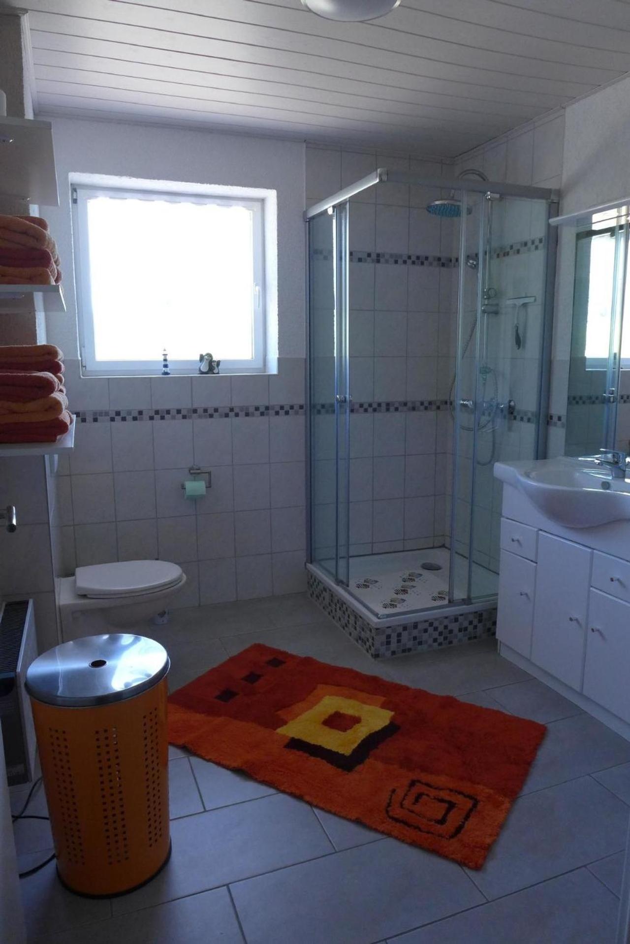 Gemütliches Ferienhaus am Deich mit Gartenzimmer
