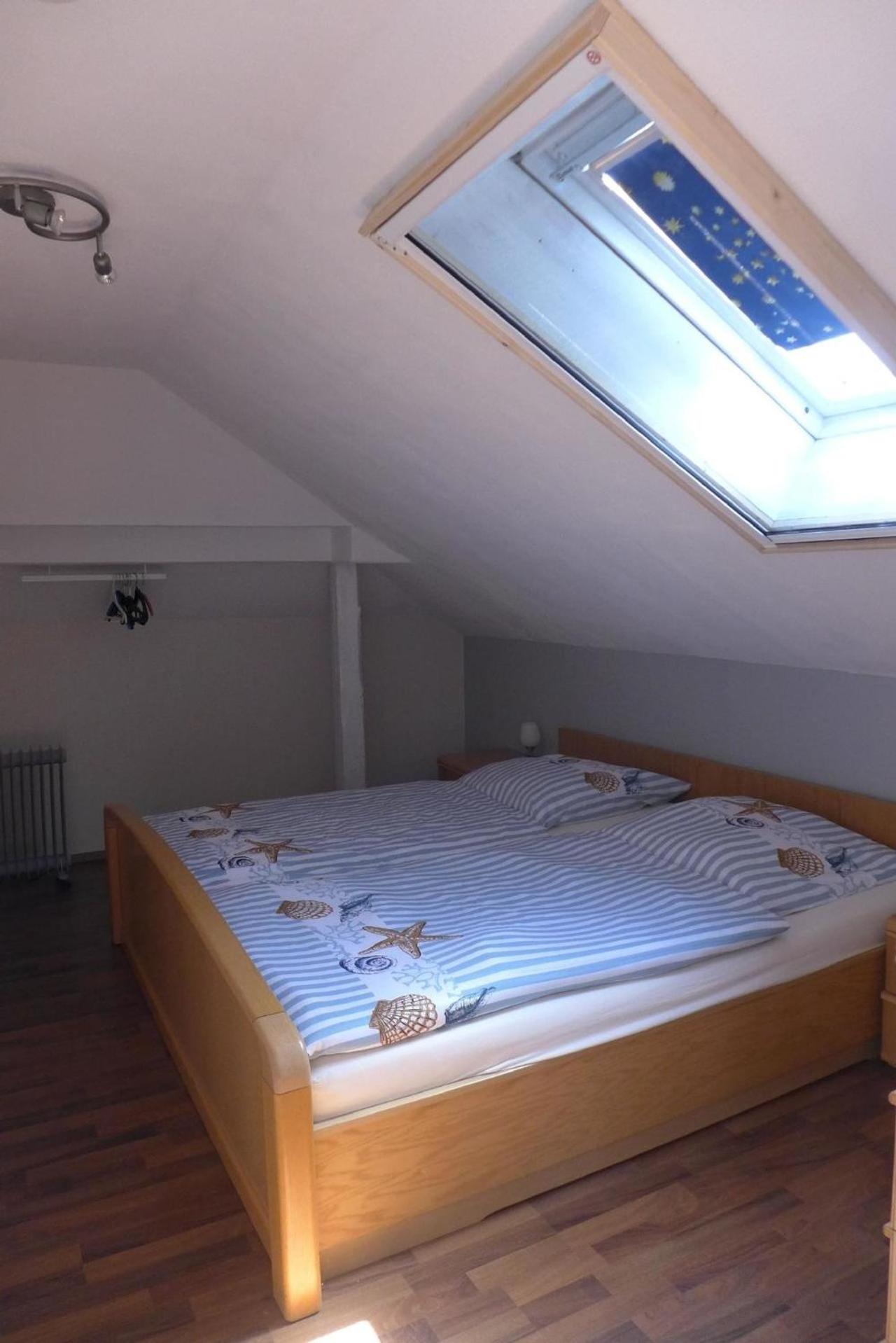 Gemütliches Ferienhaus am Deich mit Gartenzimmer