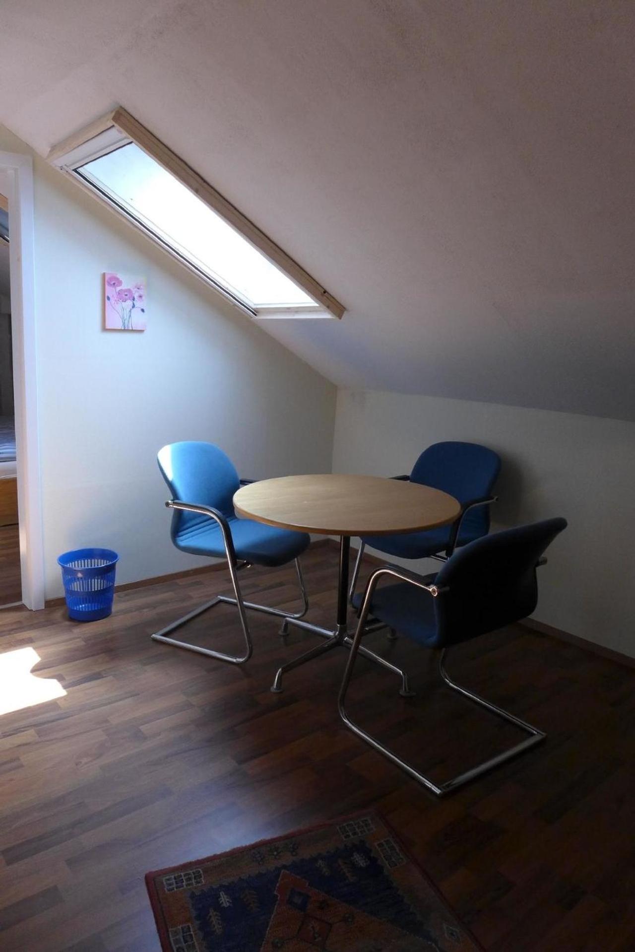 Gemütliches Ferienhaus am Deich mit Gartenzimmer