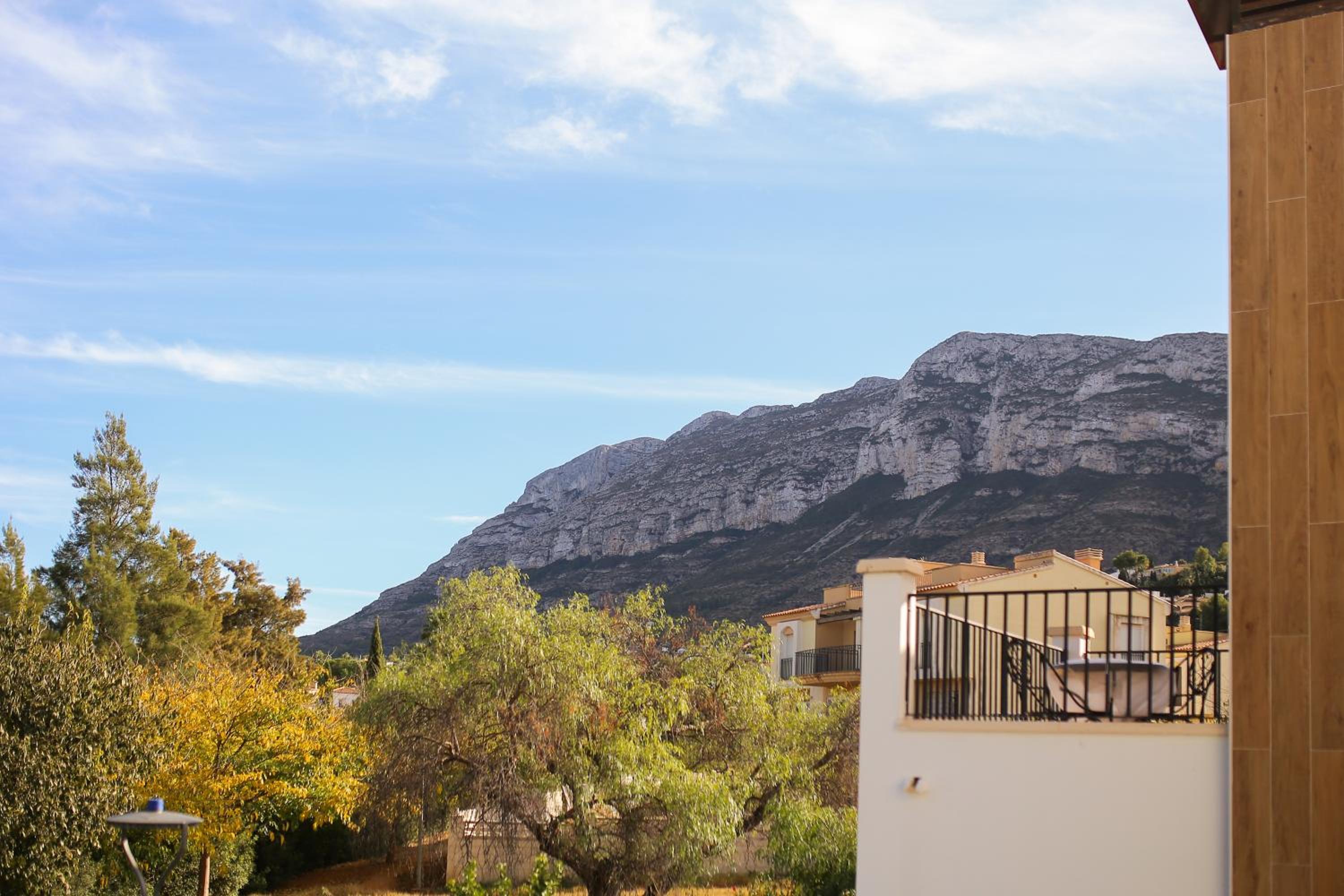 Modern flat with Montgo view