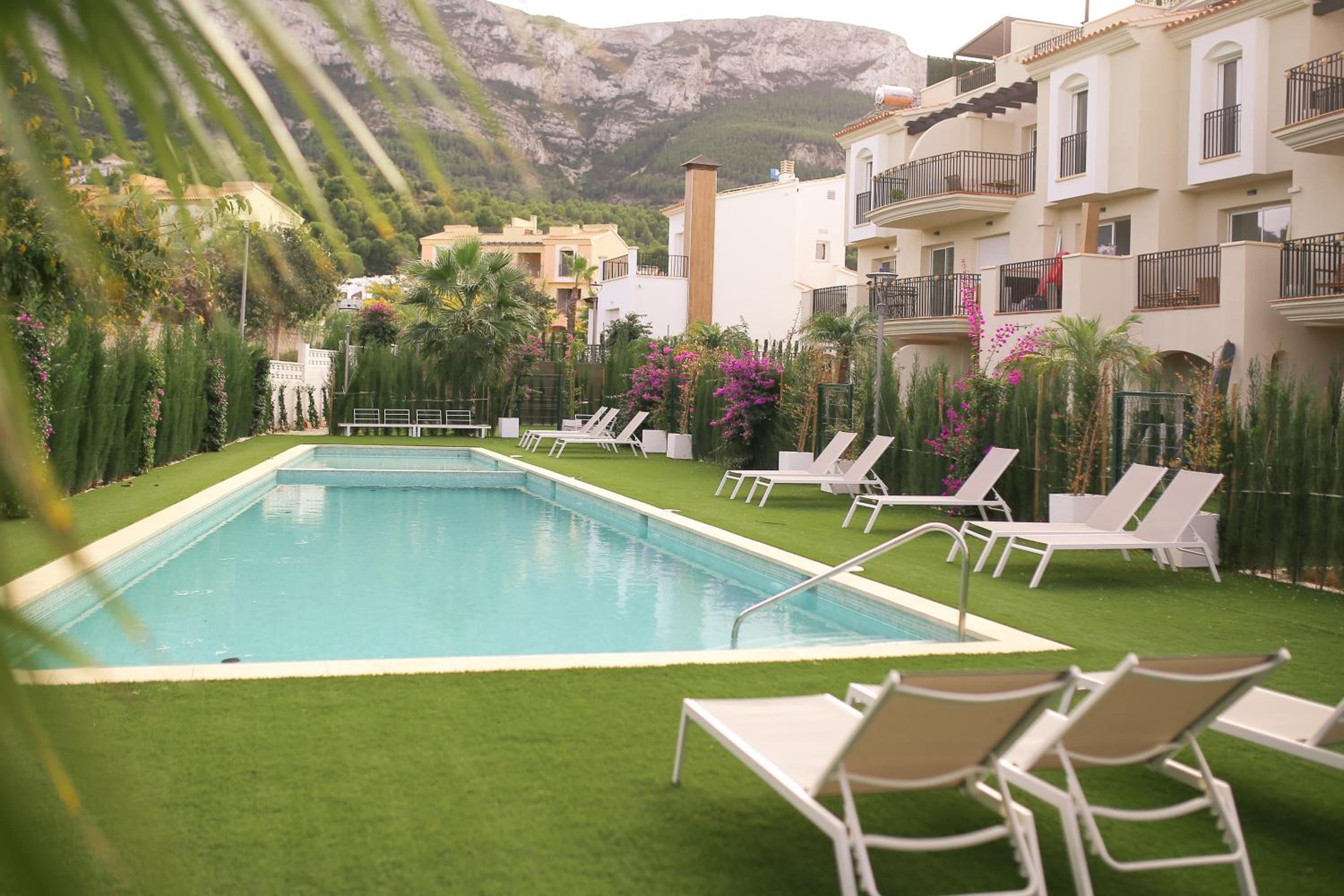 Modern flat with Montgo view