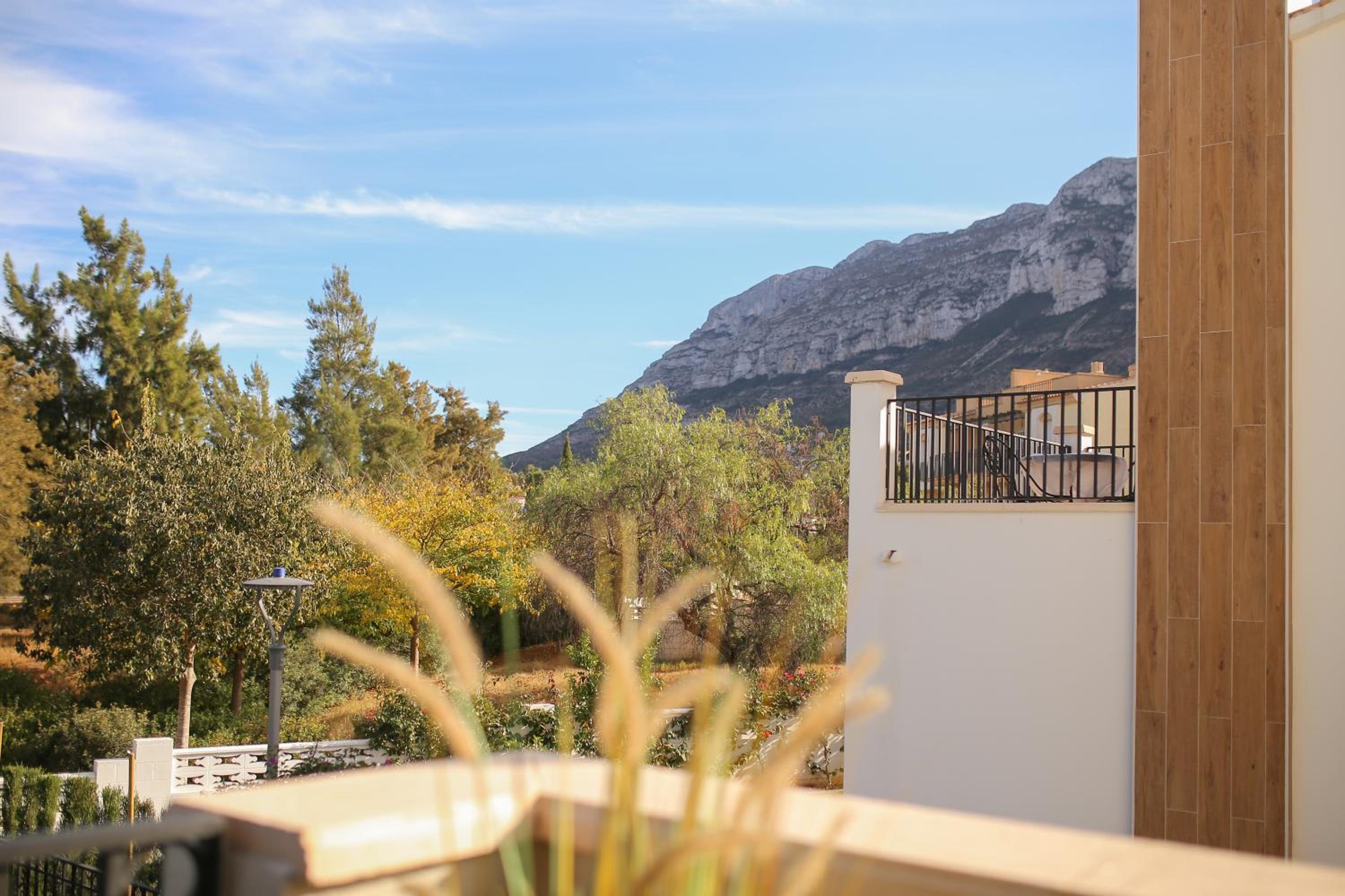 Modern flat with Montgo view