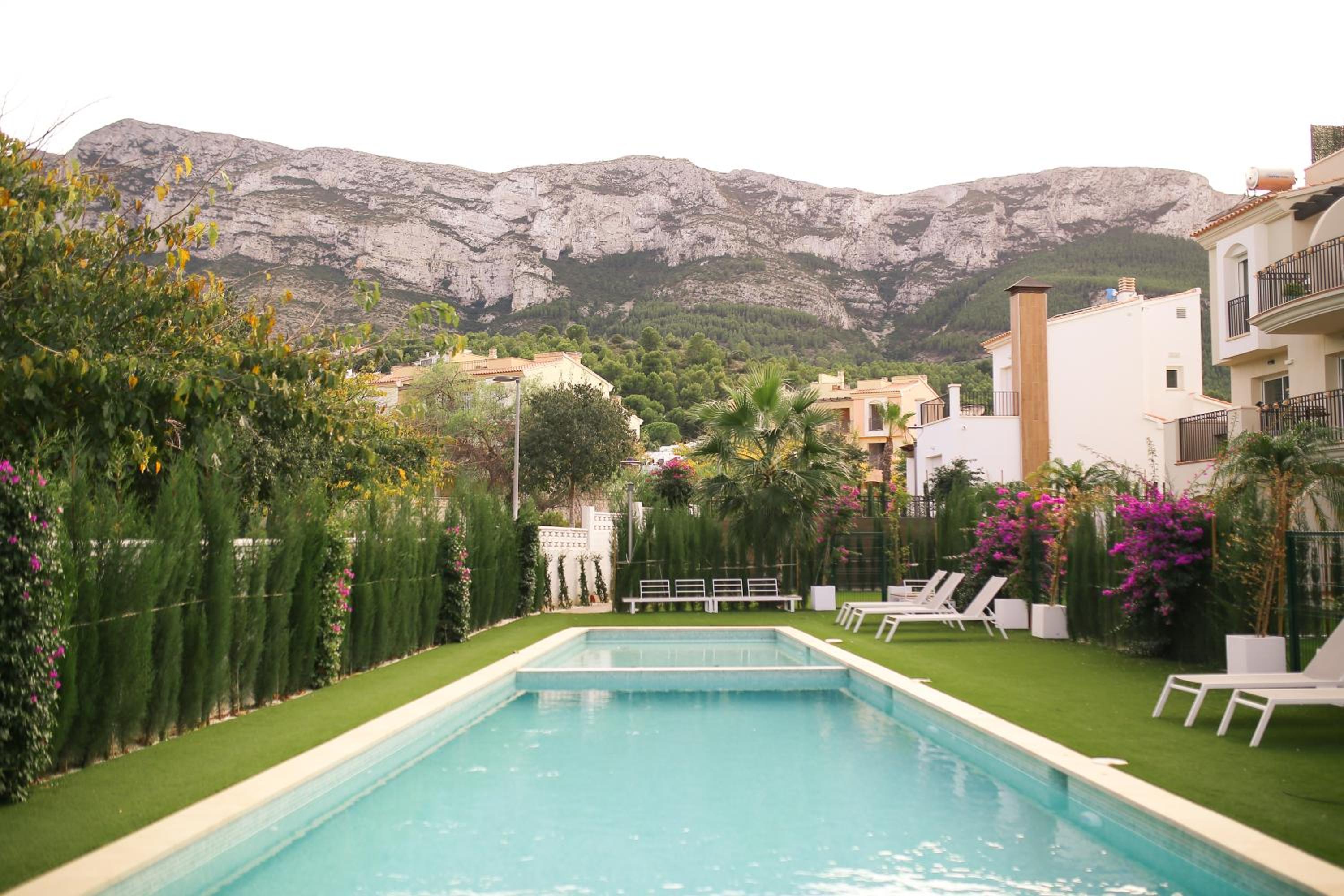 Modern flat with Montgo view