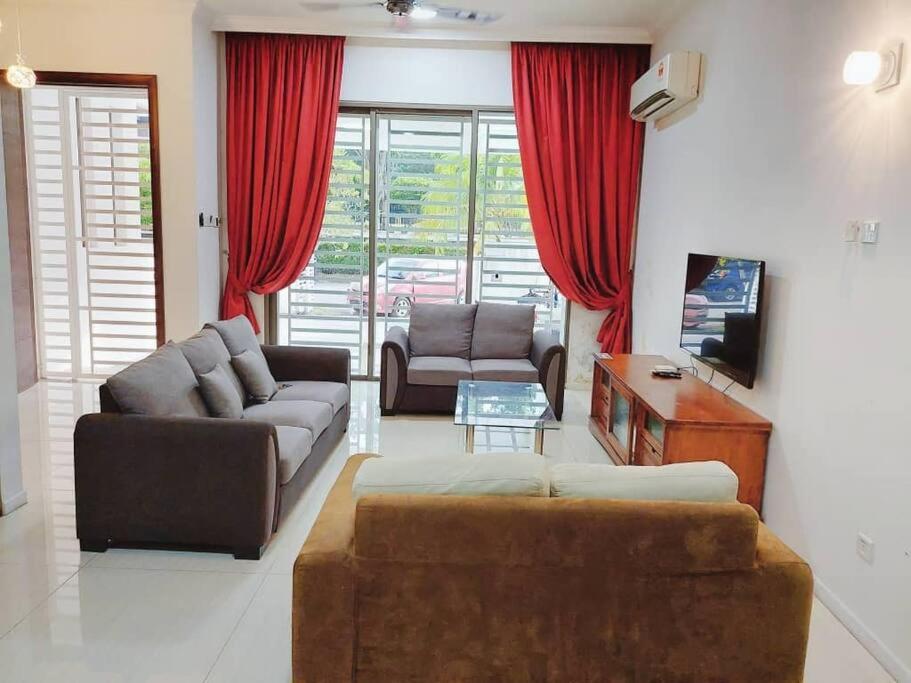 162 Home4Stay Deluxe Big 3story 6Rooms 20pax Wedding USM Arena Bridge photo 3