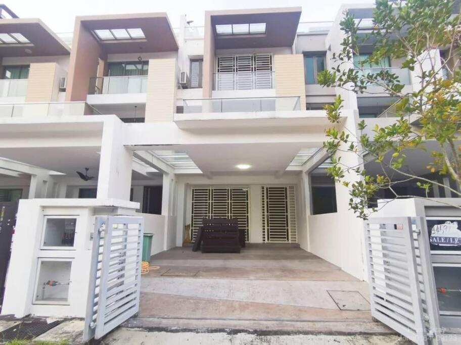 162 Home4Stay Deluxe Big 3story 6Rooms 20pax Wedding USM Arena Bridge