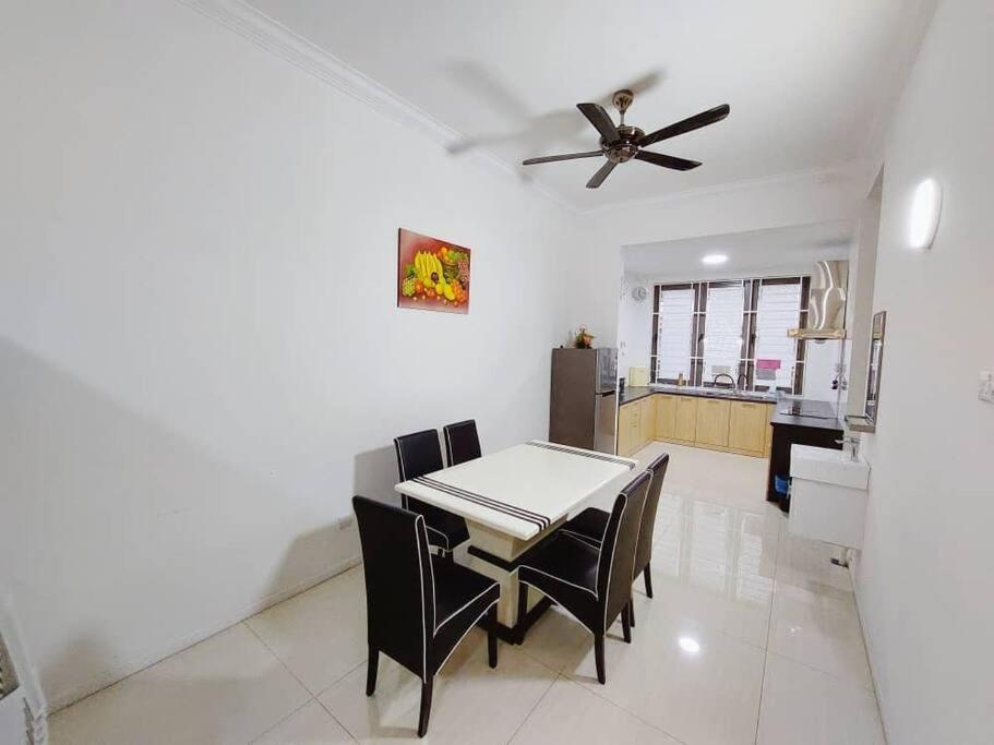 162 Home4Stay Deluxe Big 3story 6Rooms 20pax Wedding USM Arena Bridge, photo 17