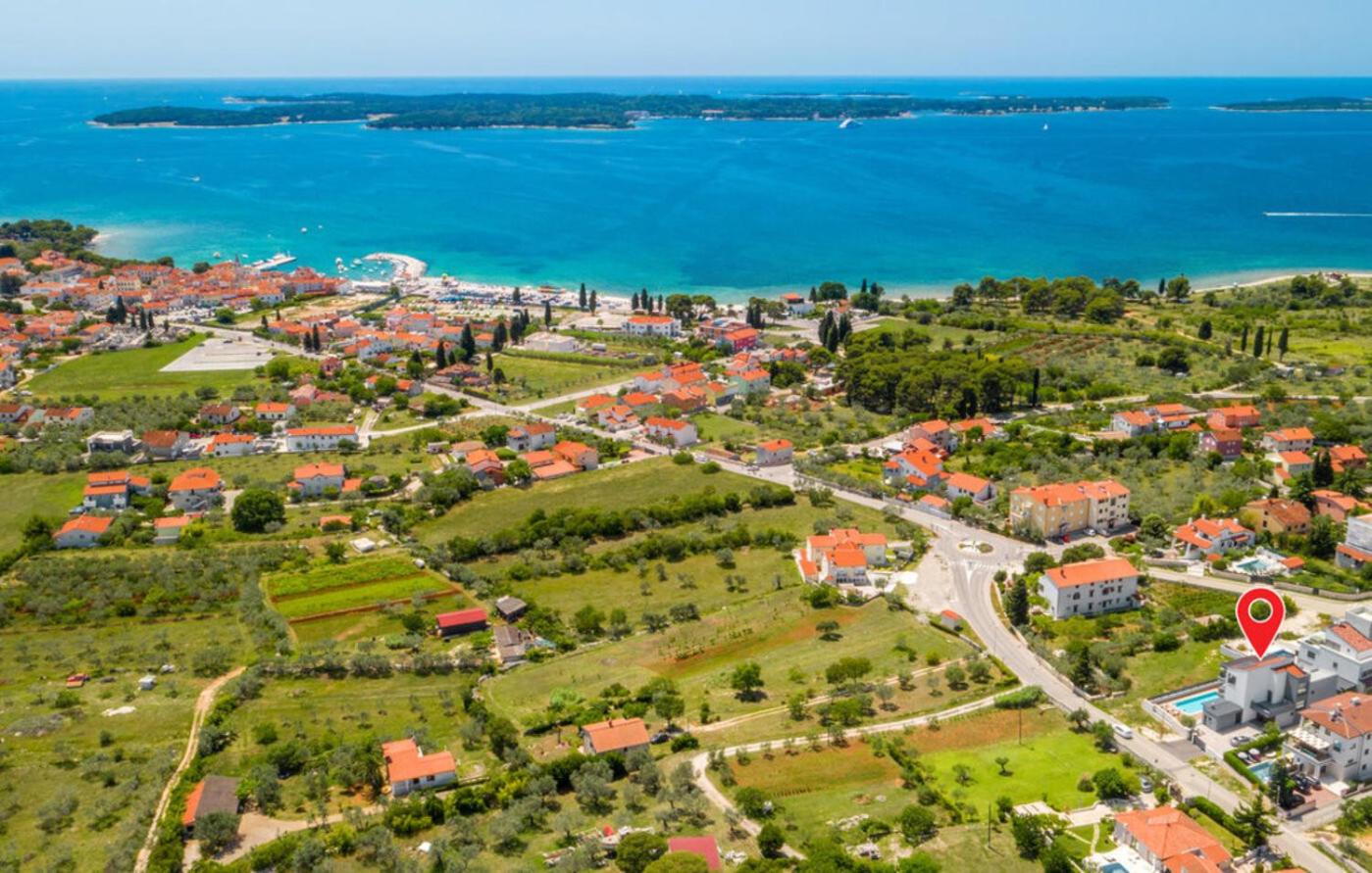 Villa Bellatrix in Fažana with beach front and sea view view 3