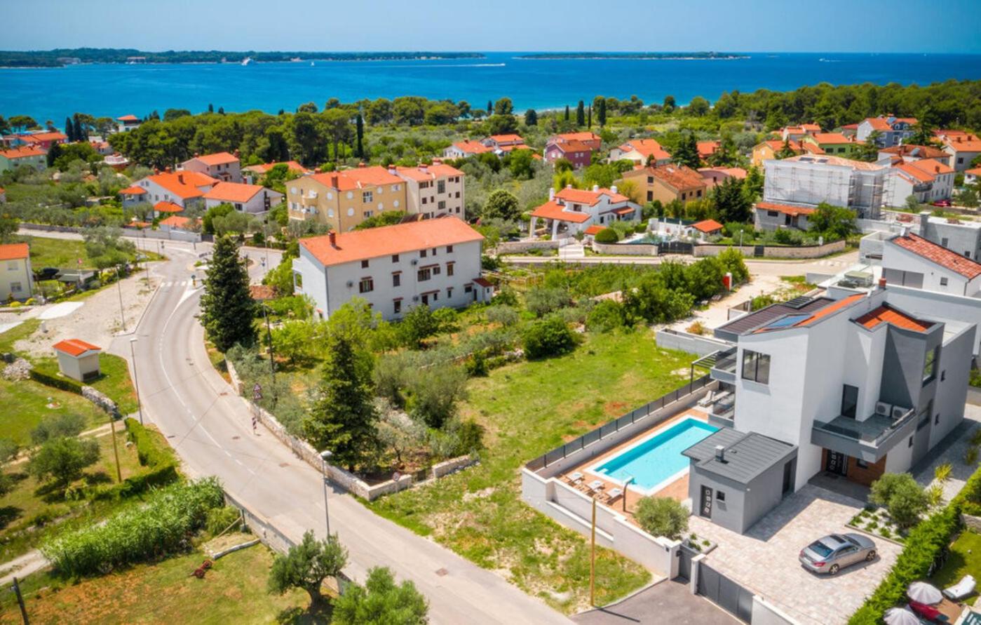 Villa Bellatrix in Fažana with beach front and sea view view 4