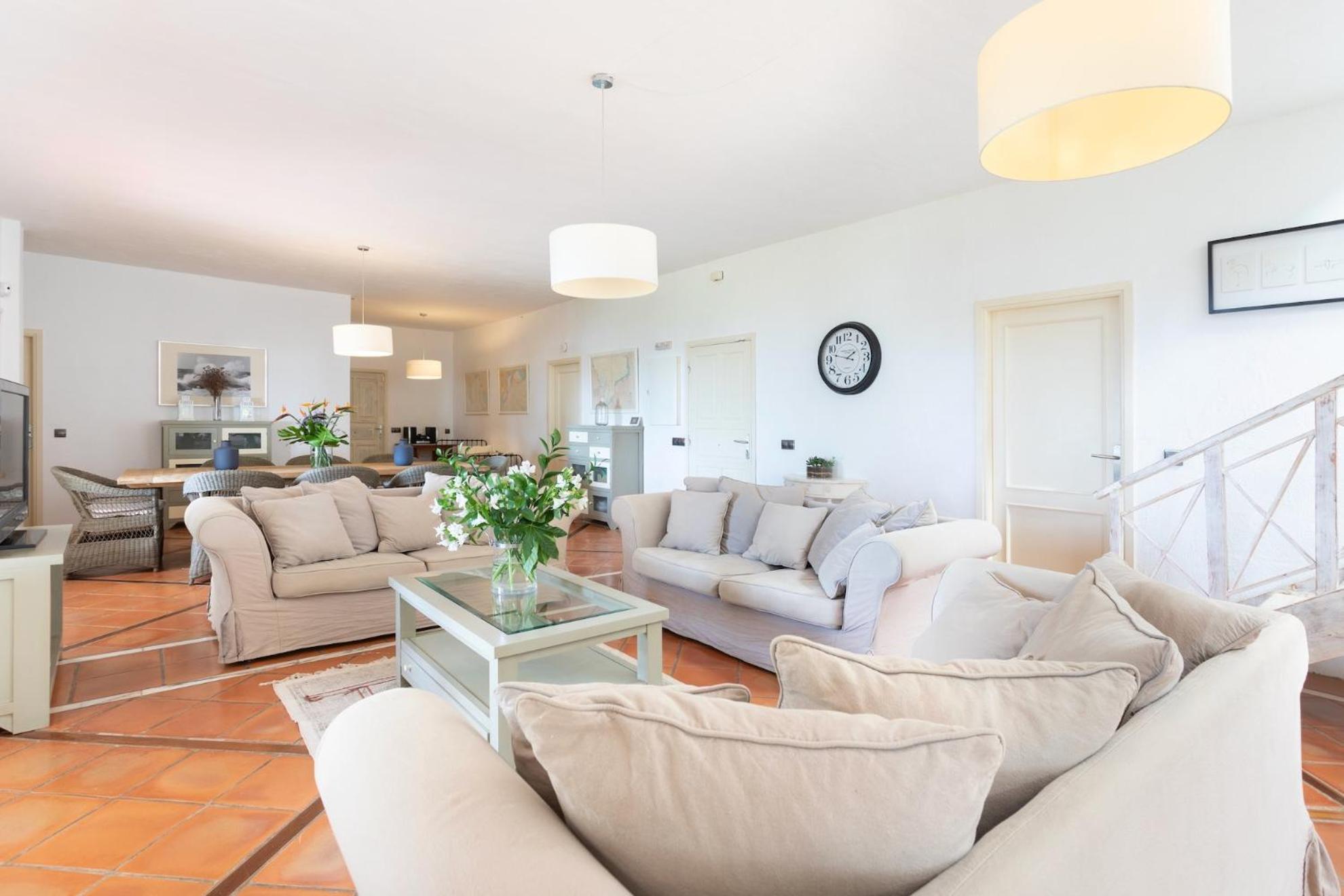 Spacious, well Appointed, in a Wonderful raised Location and Stunning sea Views view 4