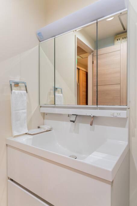 Great access to USJ and Dotonbori! Up to 8 people can stay NETFLIX