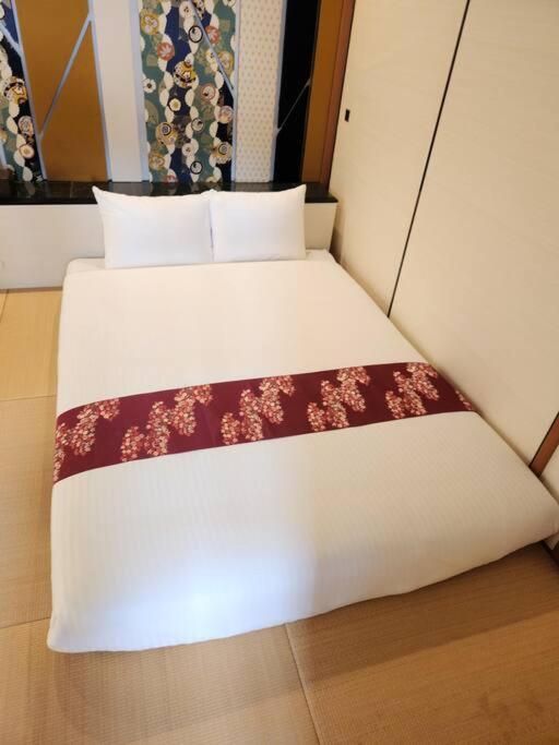 Great access to USJ and Dotonbori! Up to 8 people can stay NETFLIX