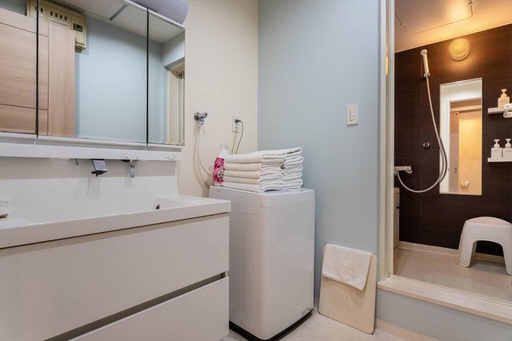Great access to USJ and Dotonbori! Up to 8 people can stay NETFLIX