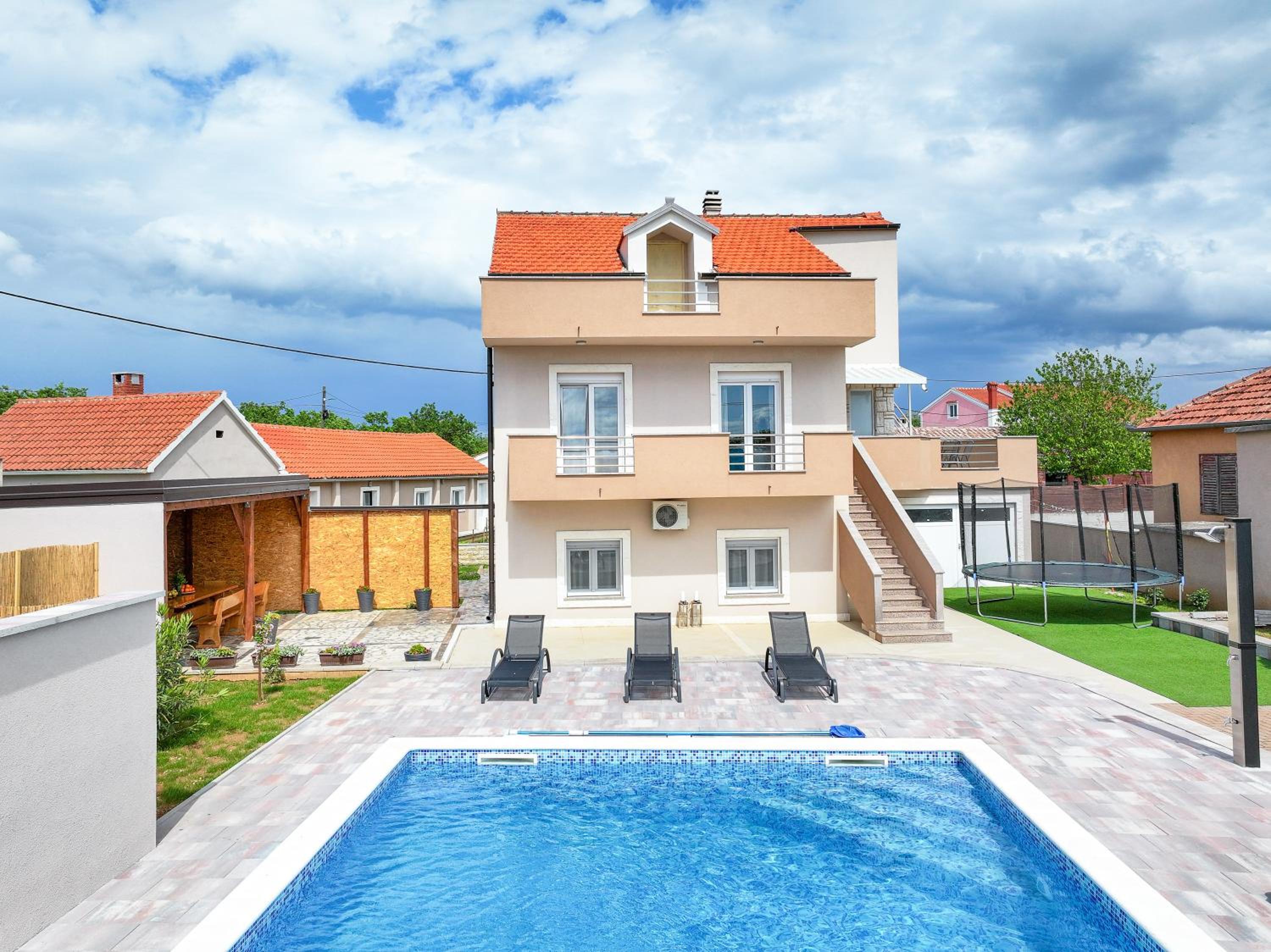 Hotel Villa Nada For 10 People With Pool & Integrated Whirlpool