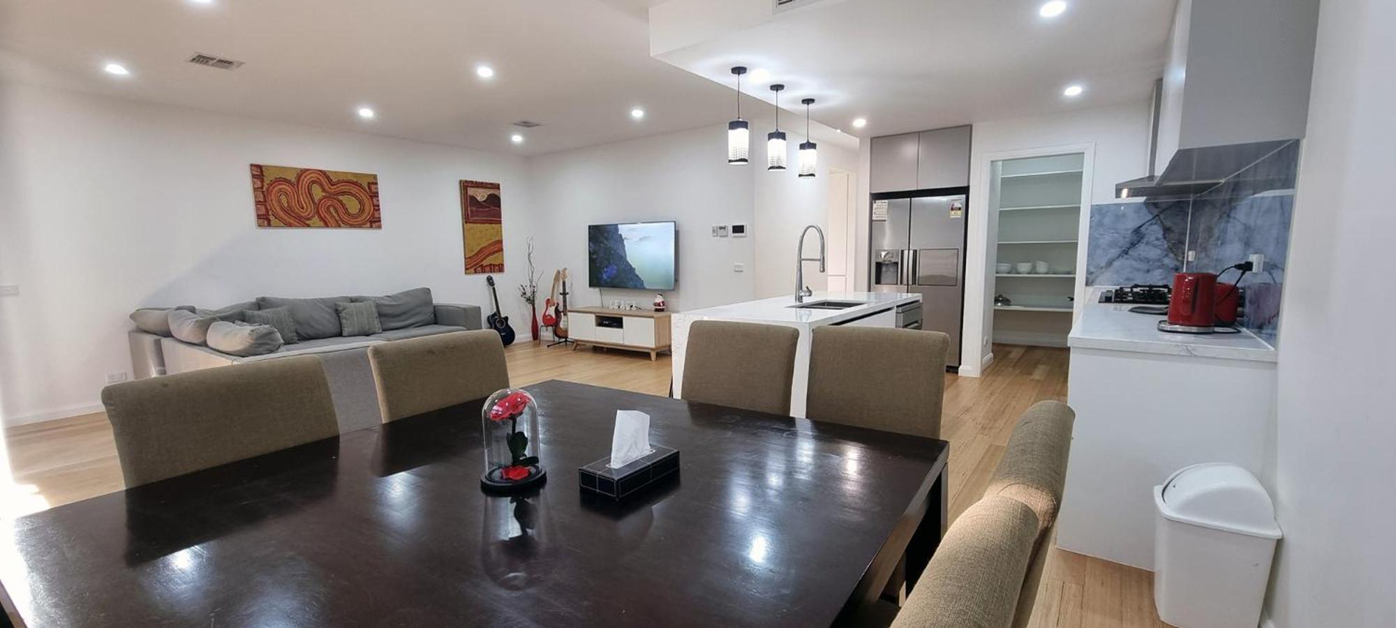 New Spacious house in Sunshine West