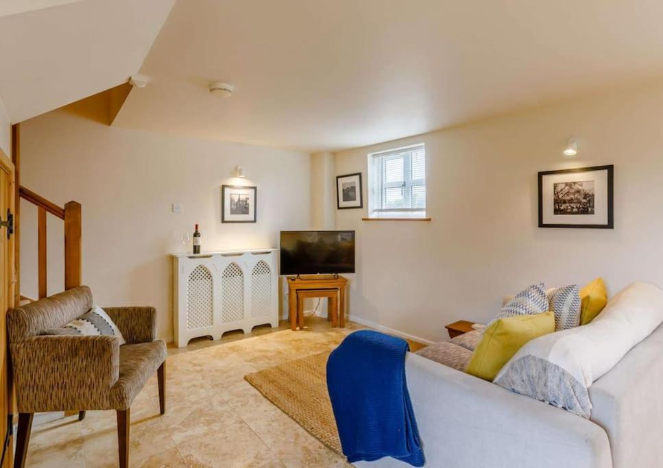 Cottage at The Butchers Arms view 5