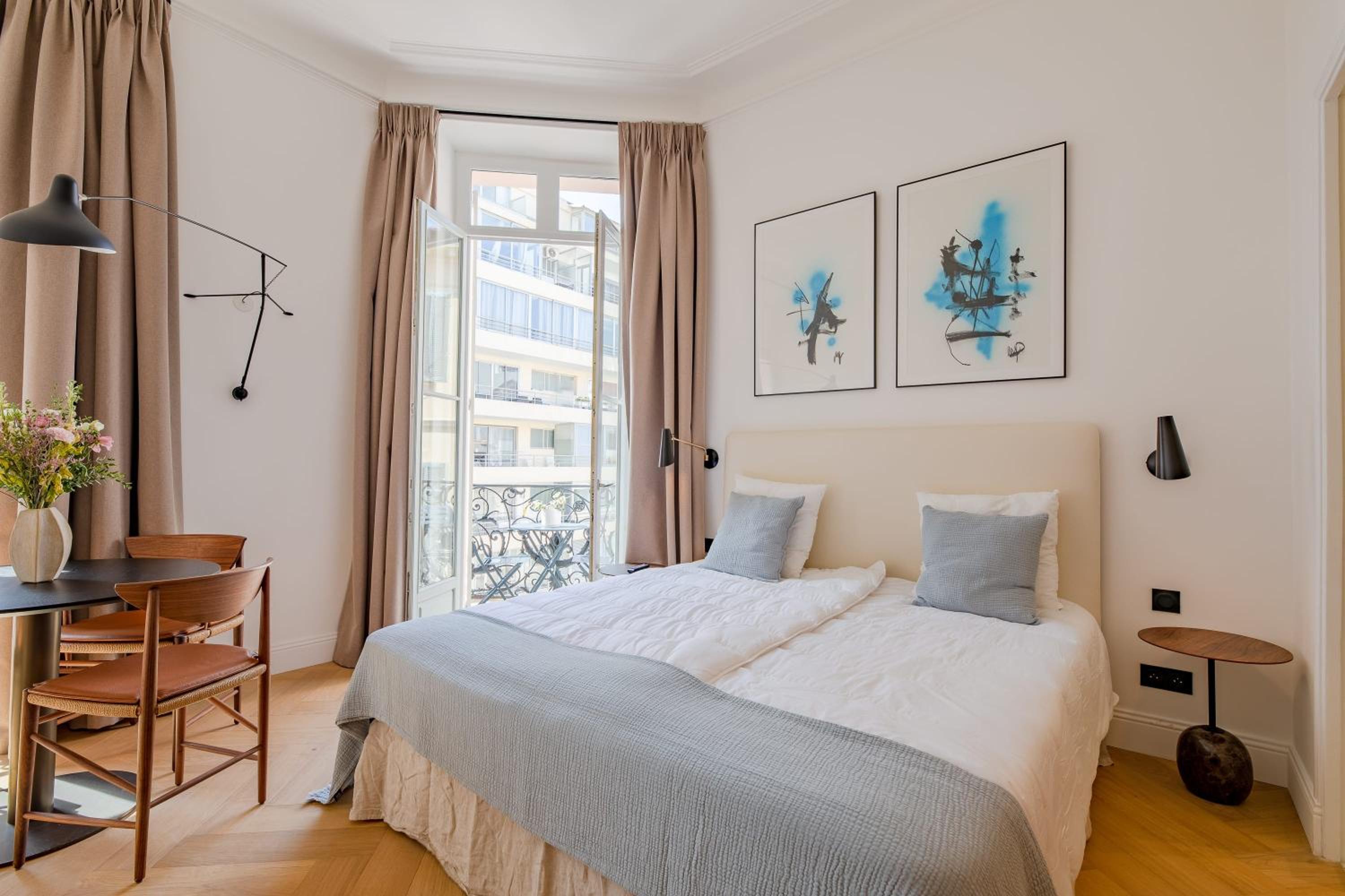 La Guitare 23 - Large modern studio with balcony in center of Cannes, just behind Grand Hotel view 4