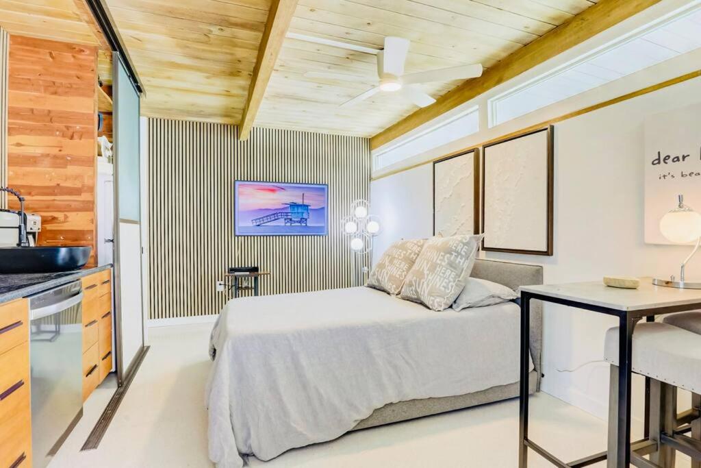 Siesta Key Beach - Sauna - Heated Saltwater Pool - Family & Pet Friendly - Fenced in Back Yard - Beach Gear & Beach Bikes Included -Zachs Private Beach Hou view 5