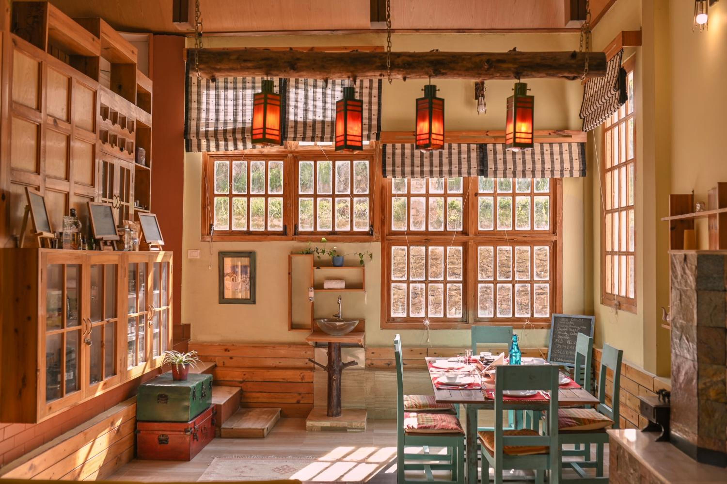 dining