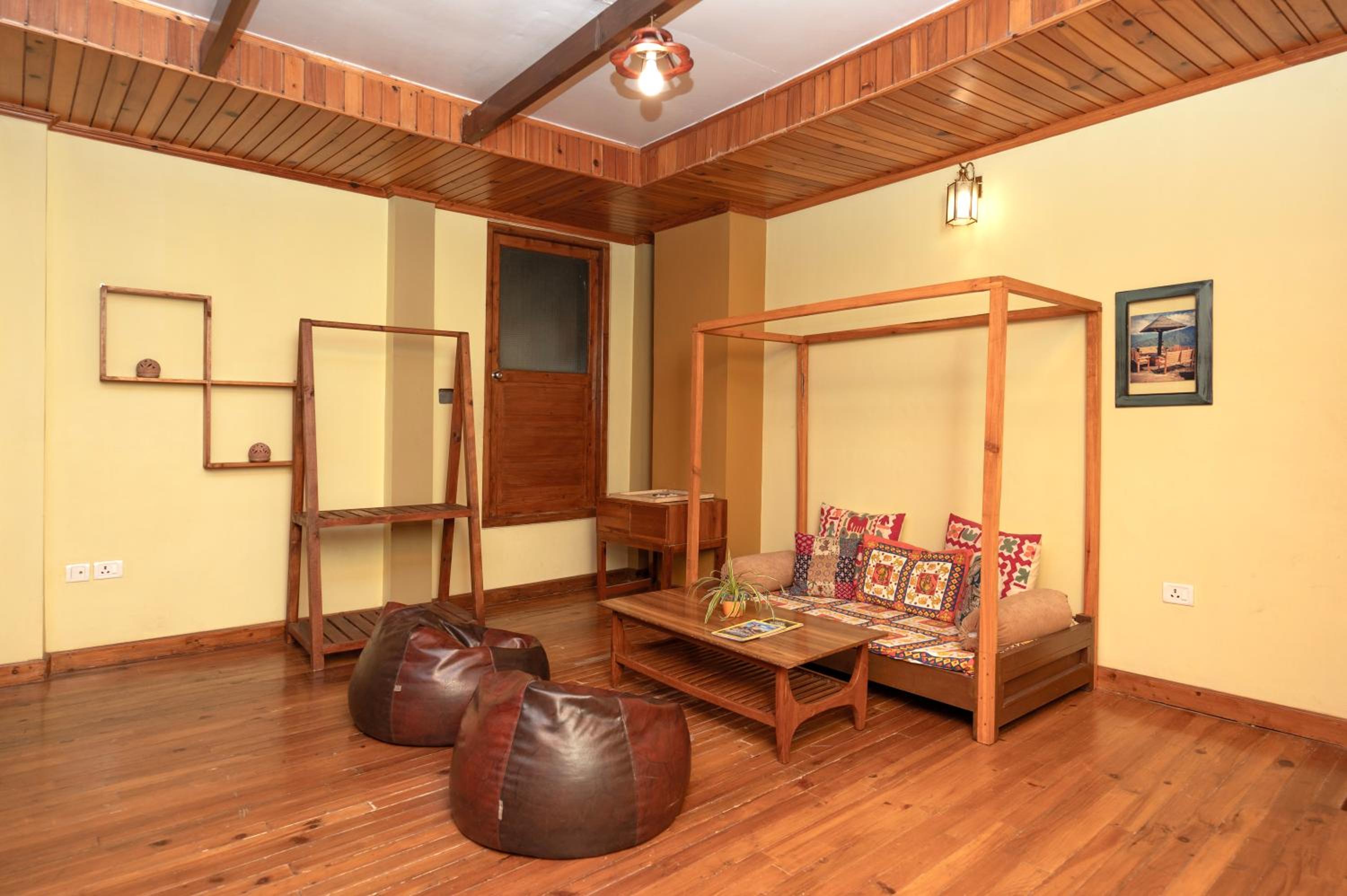 SaffronStays Shelapani