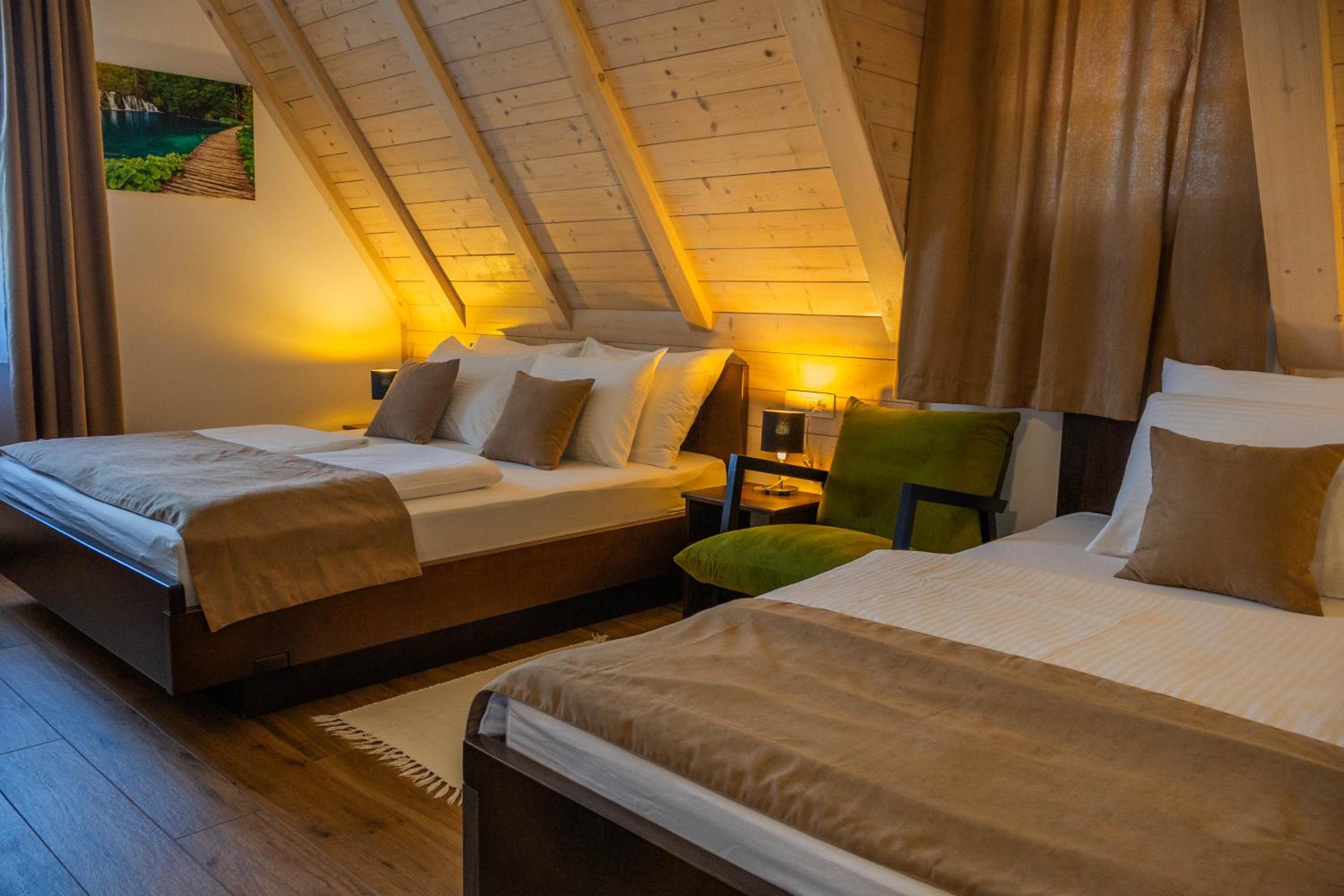 PLITVICKA KUCA M - Holiday Lodge view 2