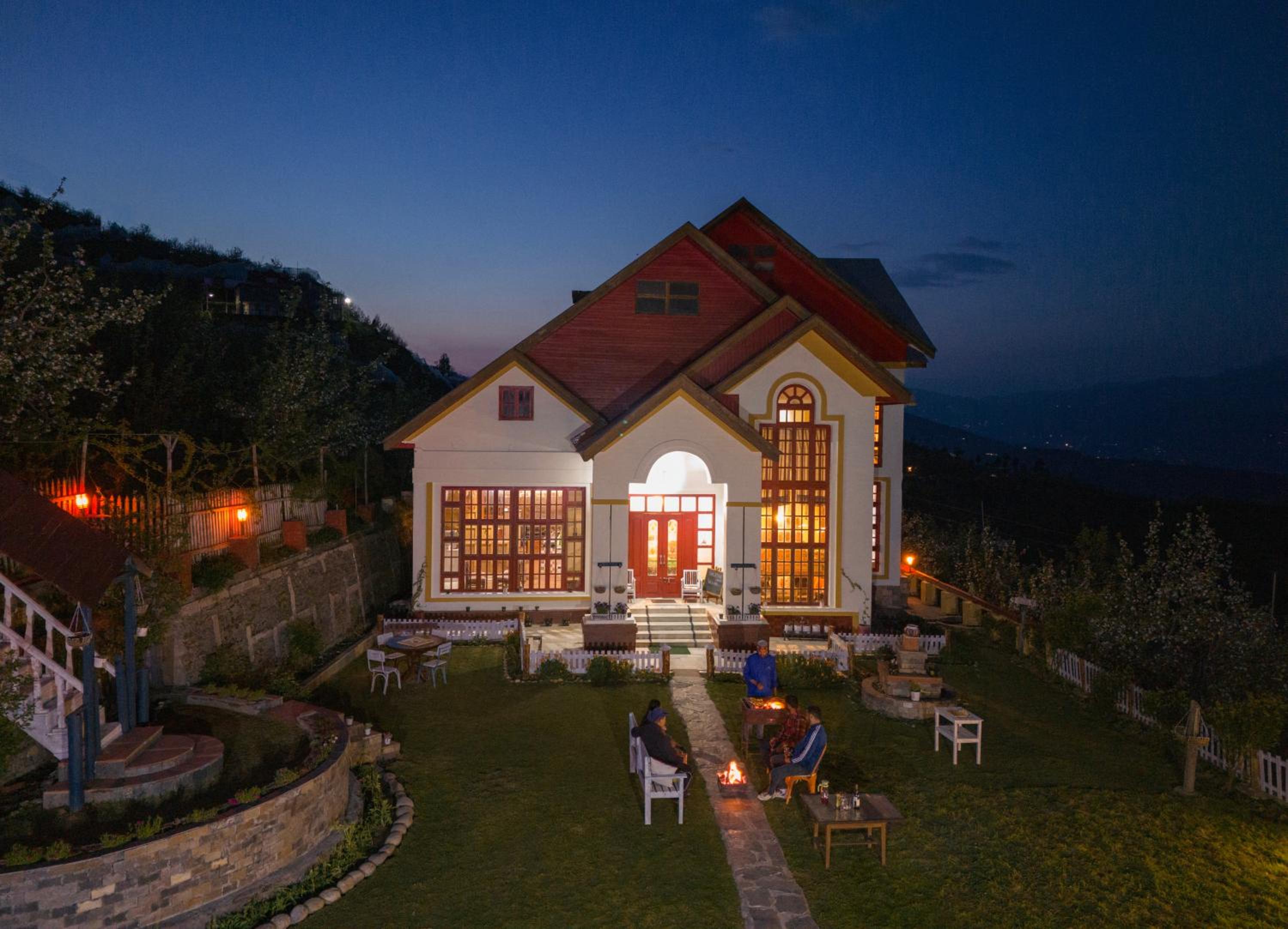 SaffronStays Shelapani