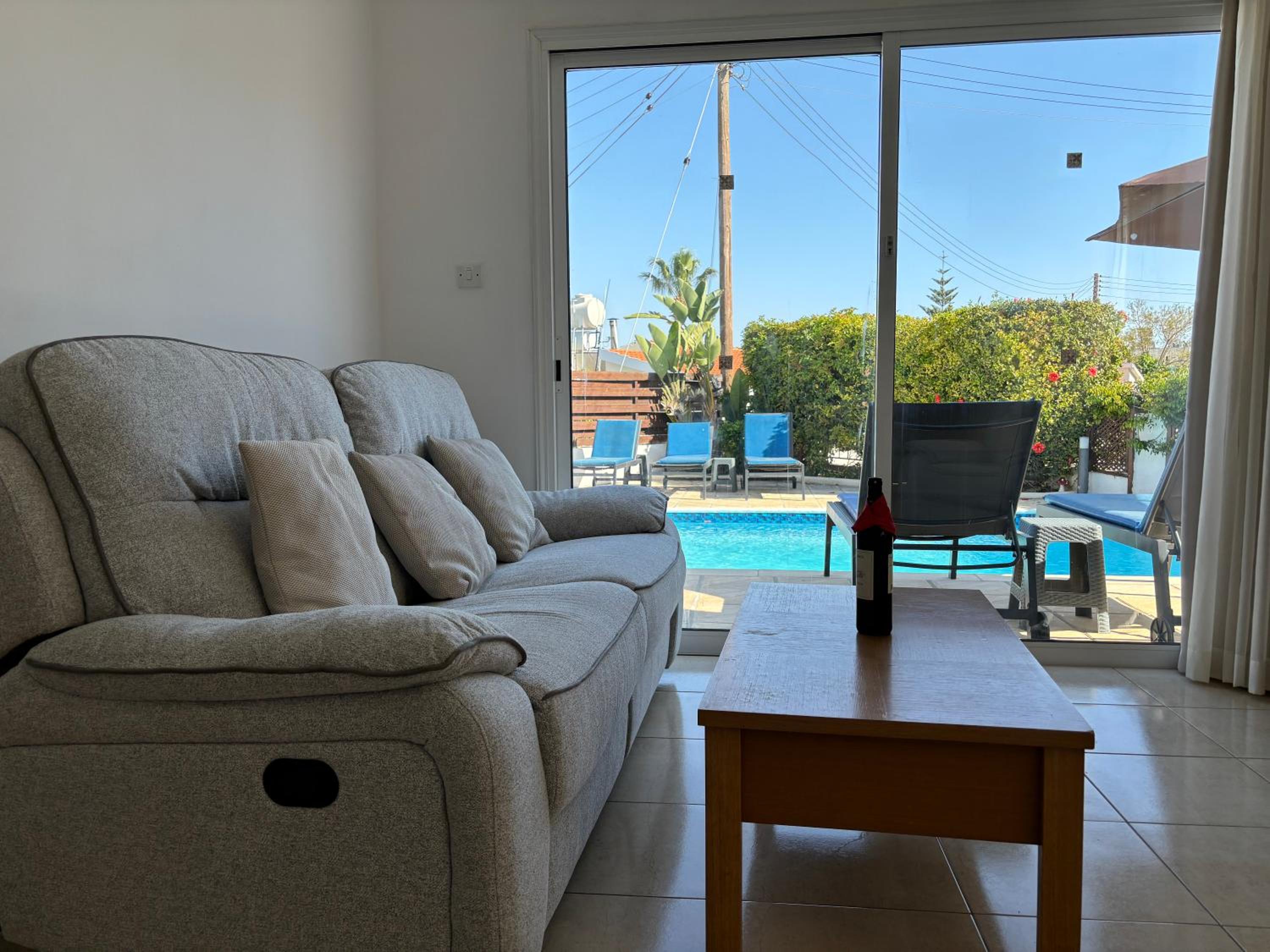Coral Bay Sunbeam Villa - No Car Needed!