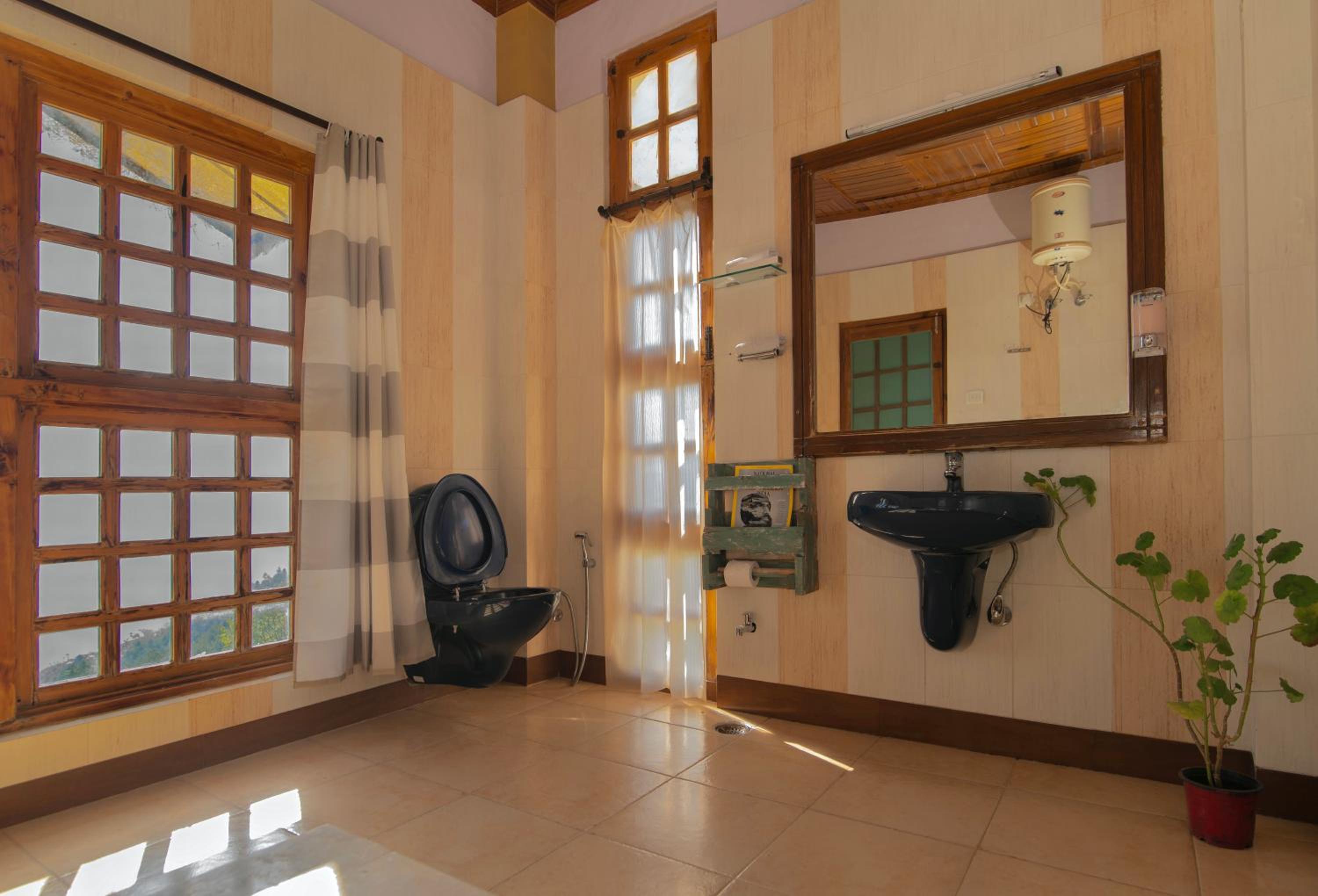 SaffronStays Shelapani