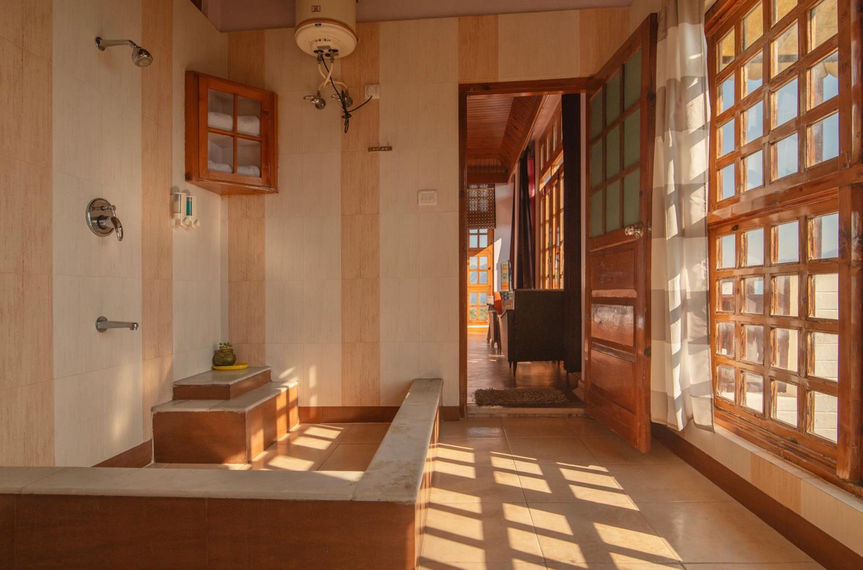 SaffronStays Shelapani