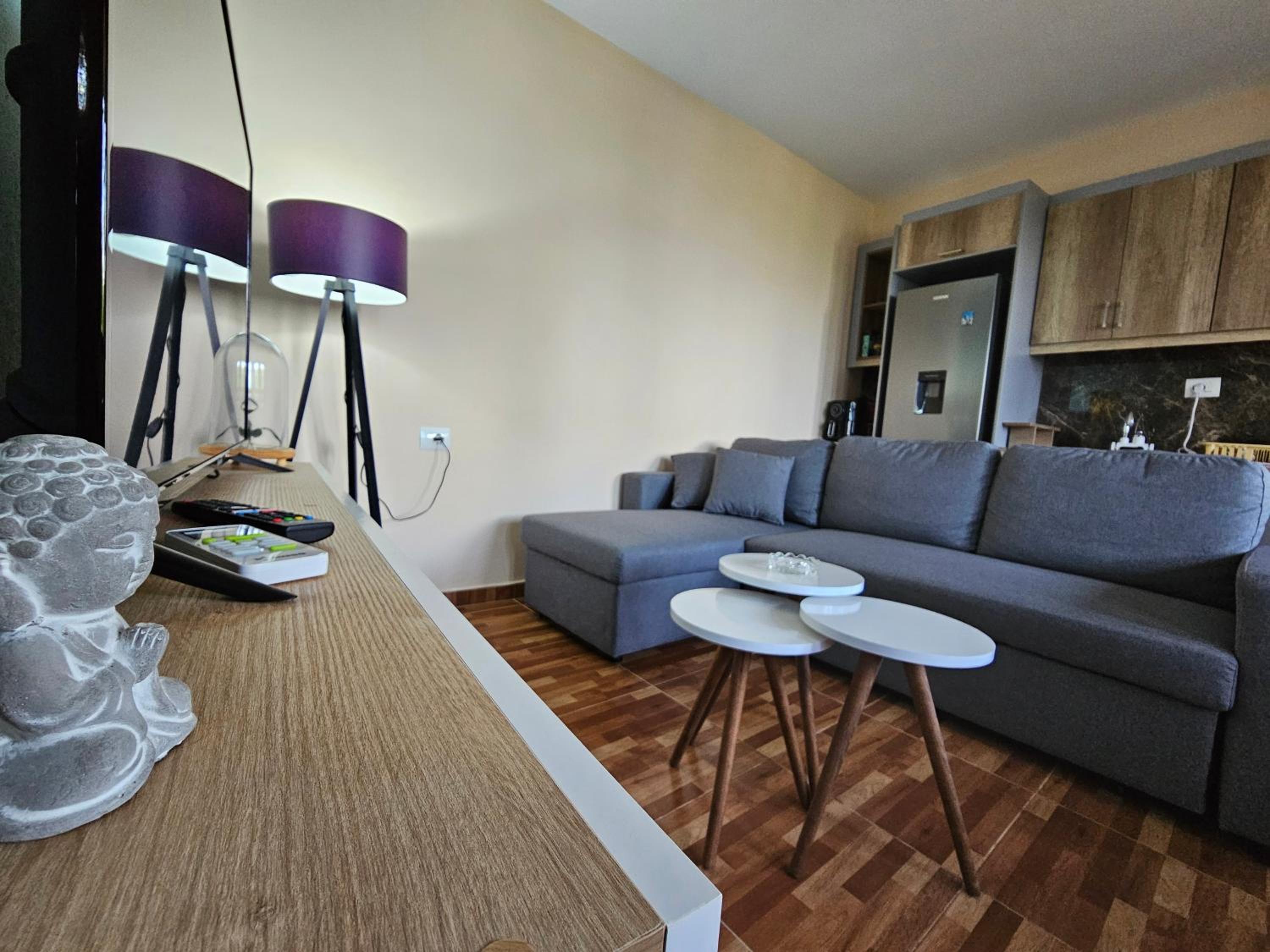 Lemon Garden Apartment-Hot Tub Jacuzzi