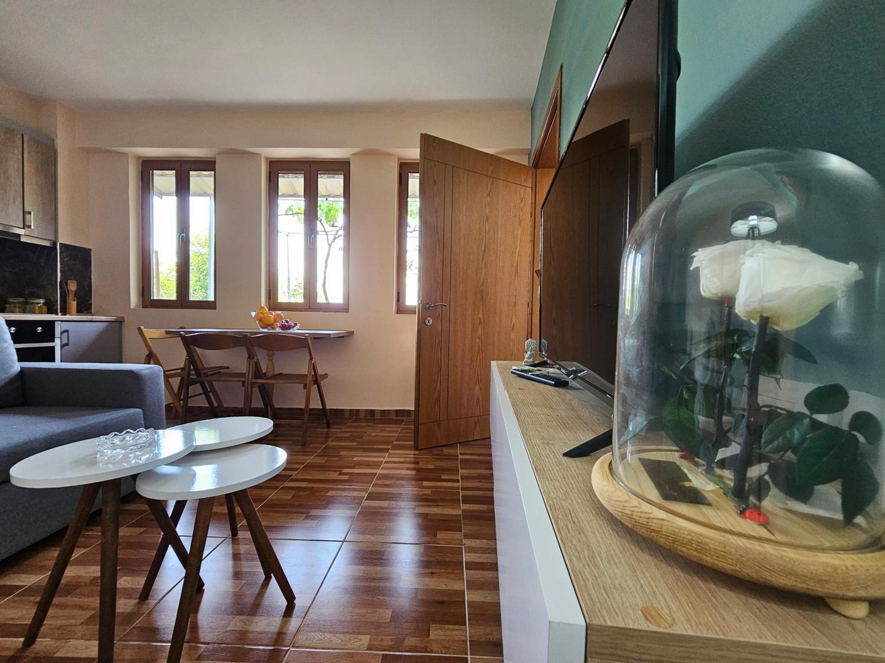 Lemon Garden Apartment-Hot Tub Jacuzzi