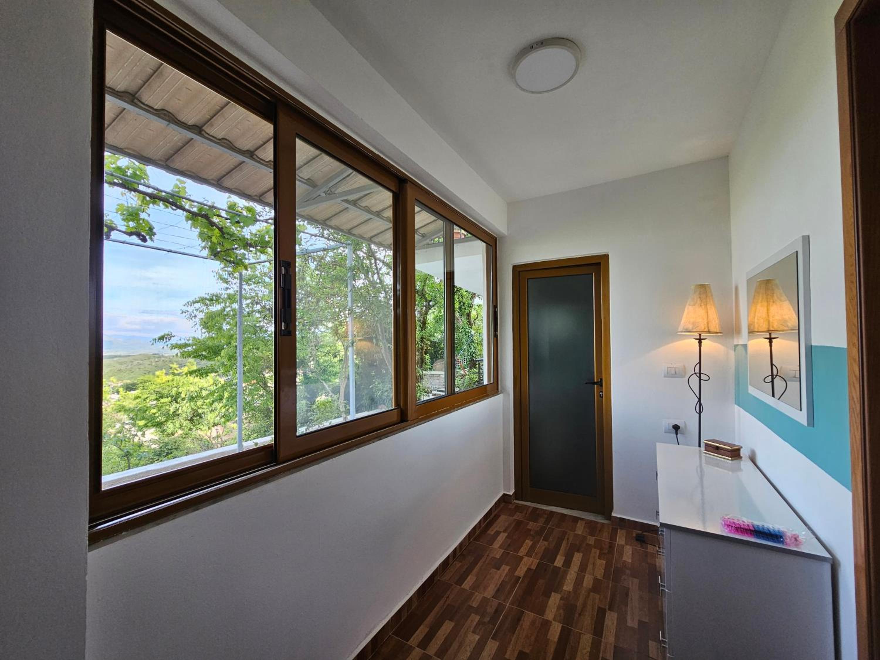 Lemon Garden Apartment-Hot Tub Jacuzzi