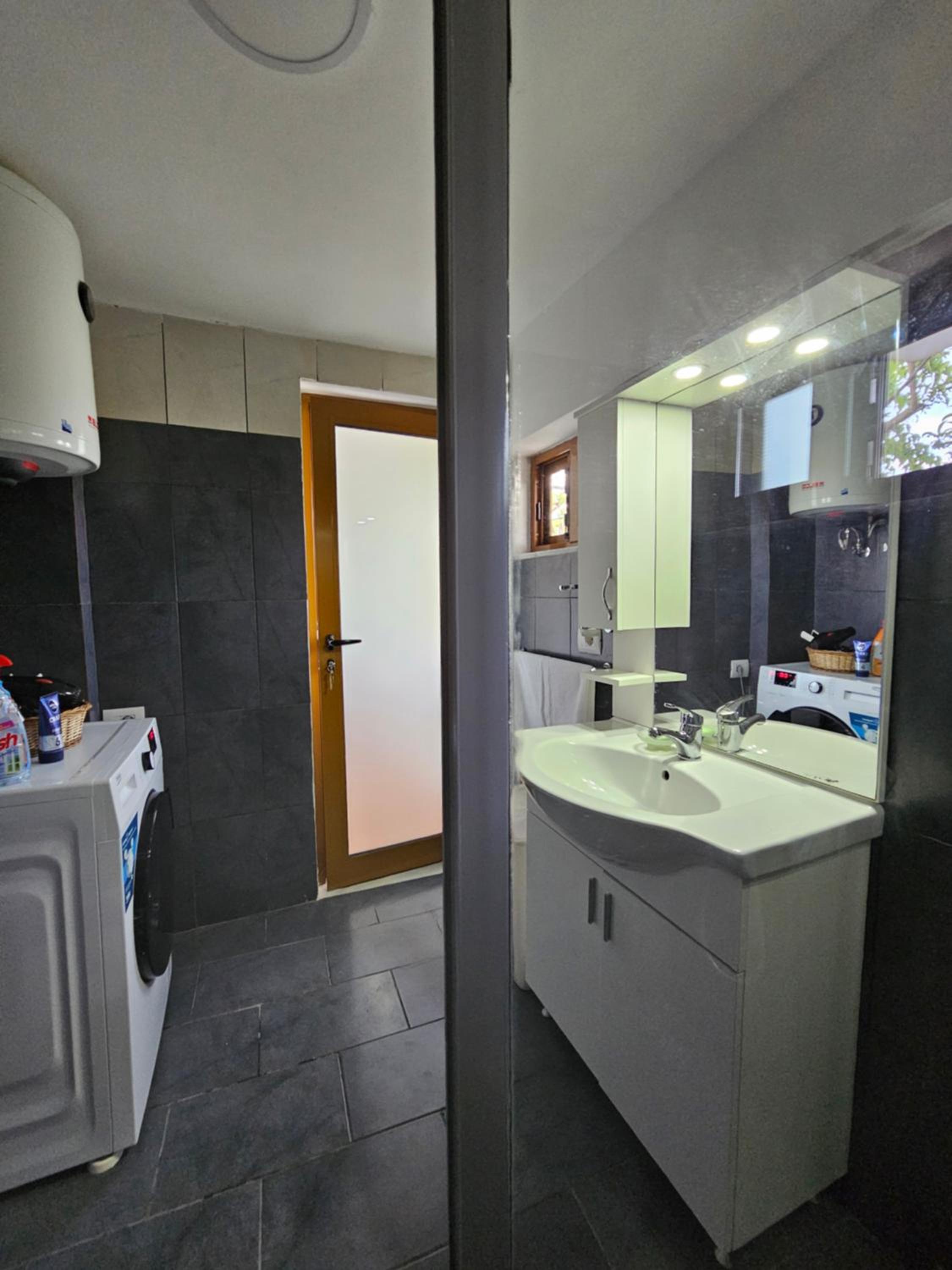 Lemon Garden Apartment-Hot Tub Jacuzzi