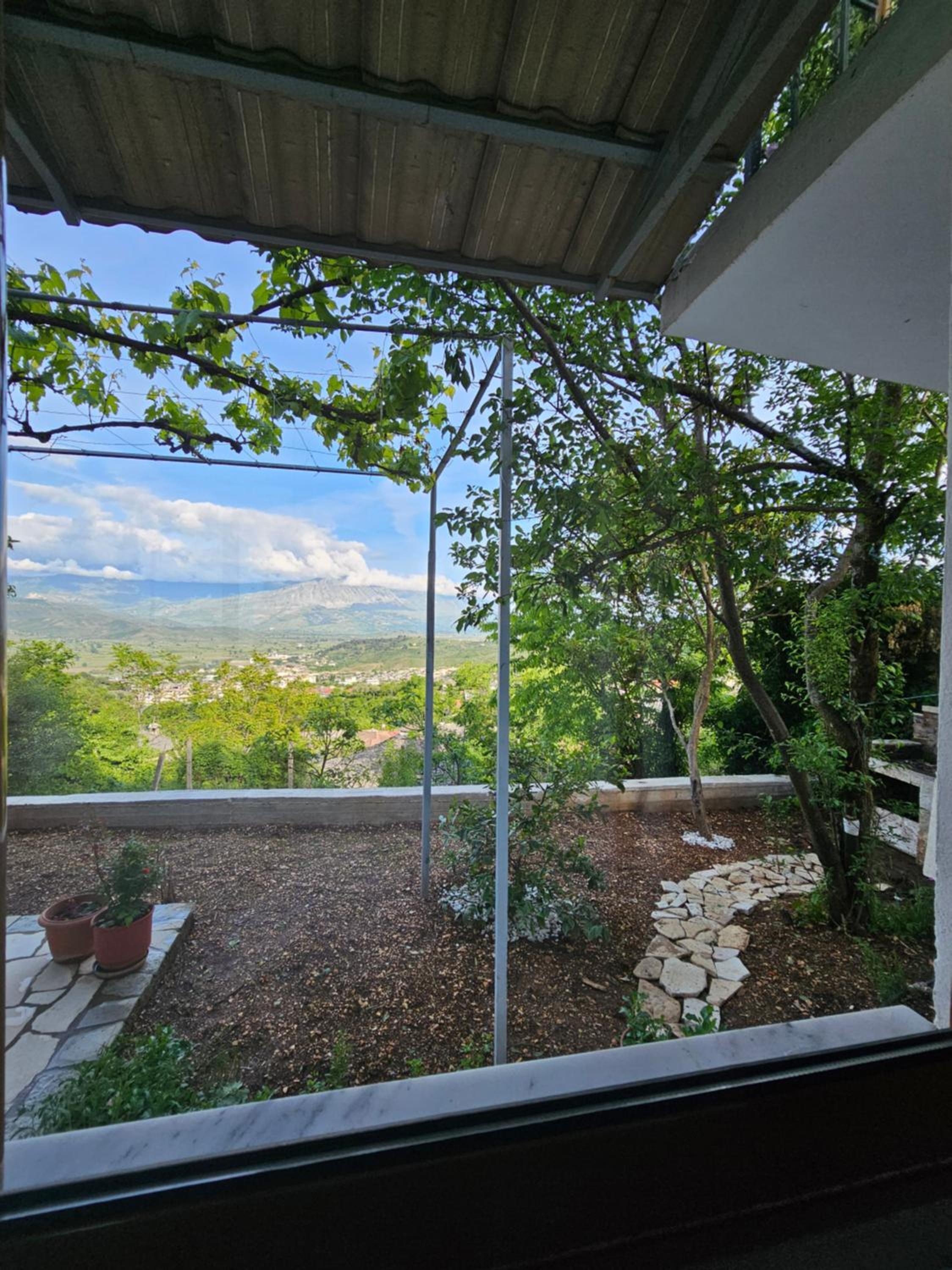 Lemon Garden Apartment-Hot Tub Jacuzzi