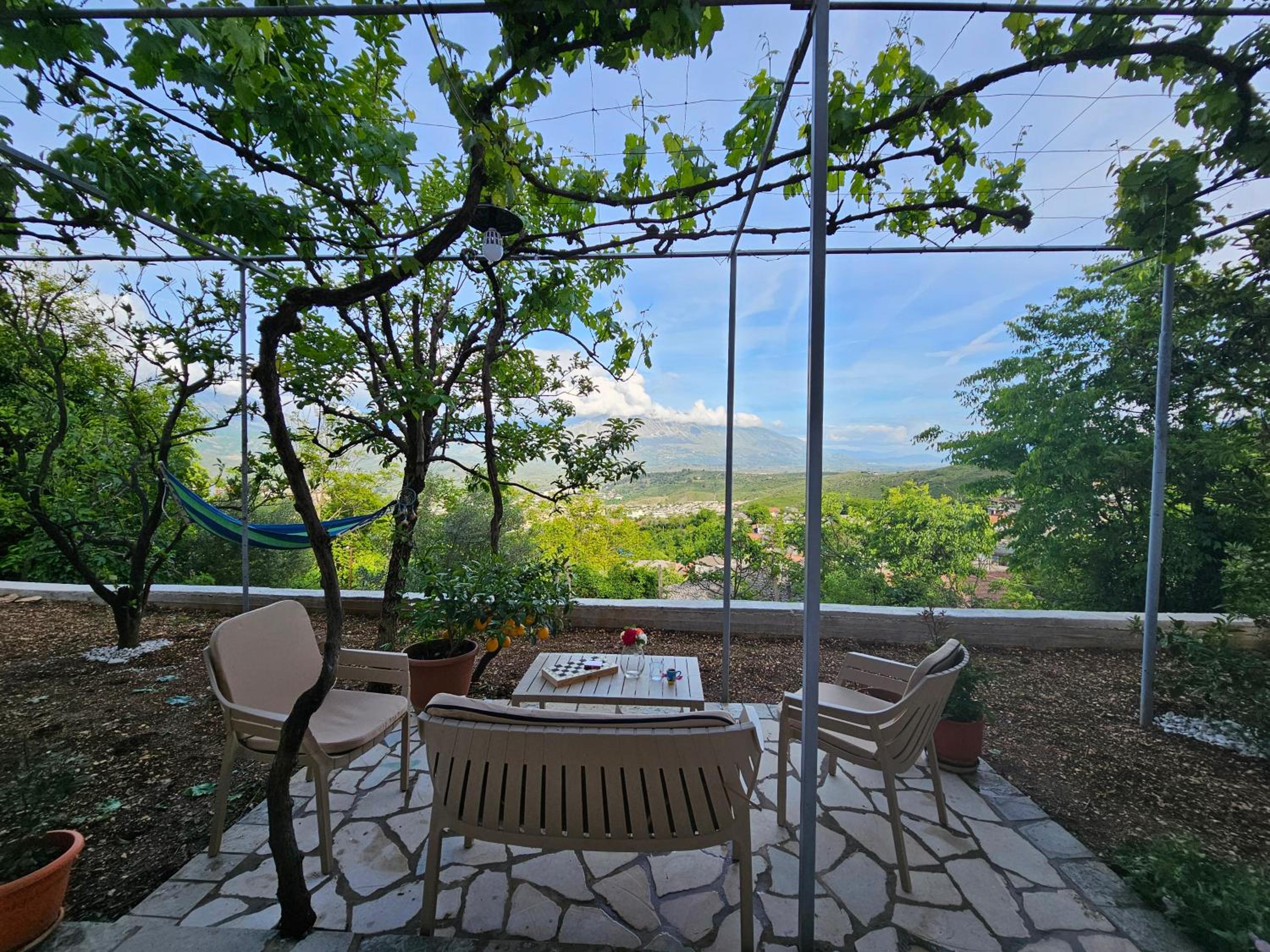 Lemon Garden Apartment-Hot Tub Jacuzzi