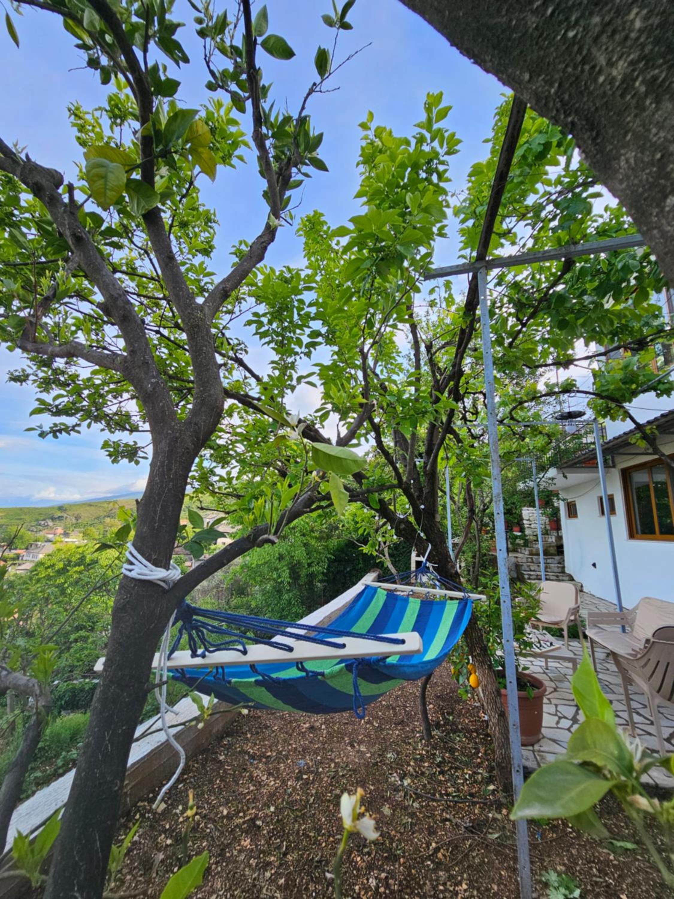 Lemon Garden Apartment-Hot Tub Jacuzzi