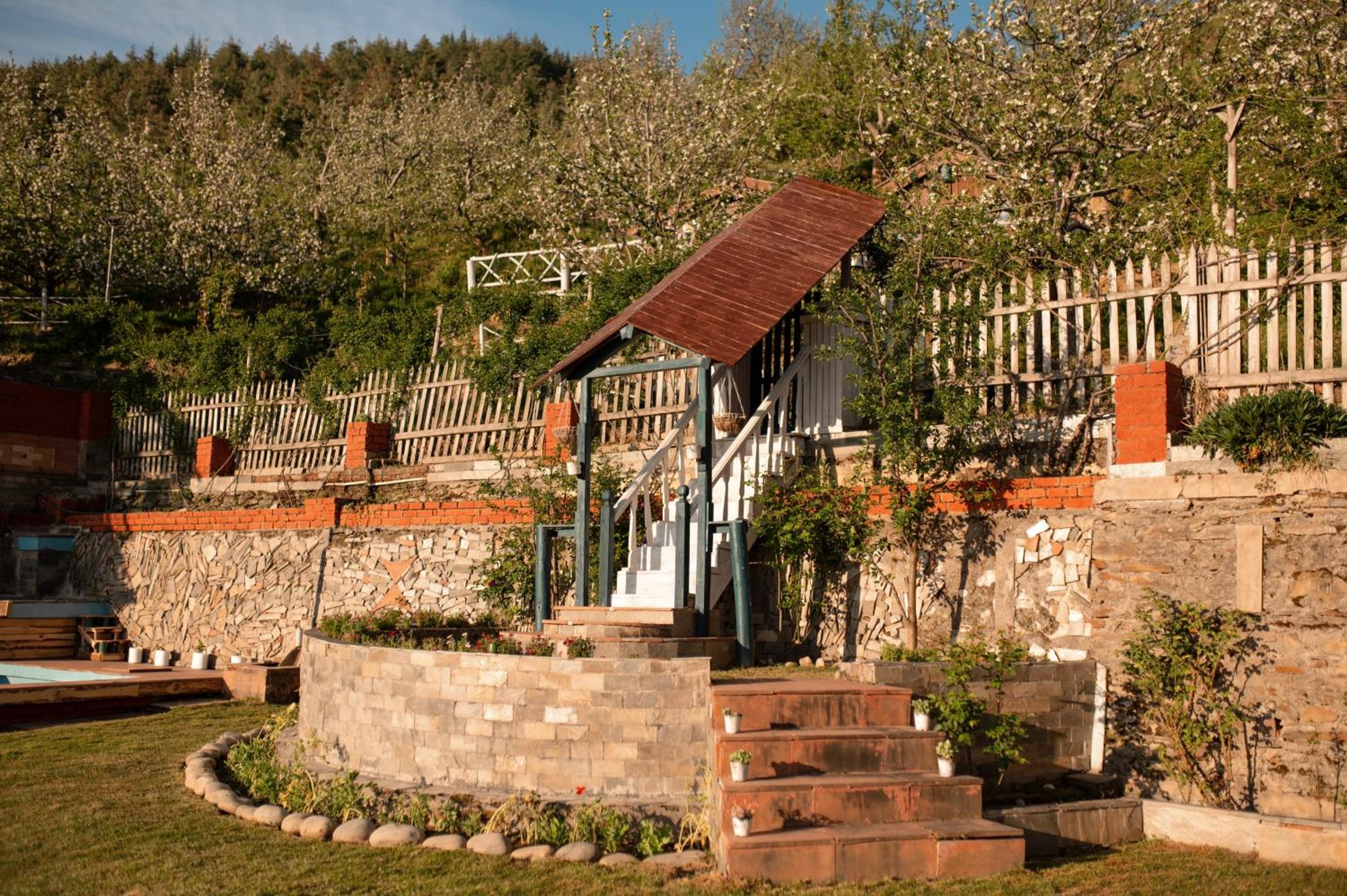 SaffronStays Shelapani