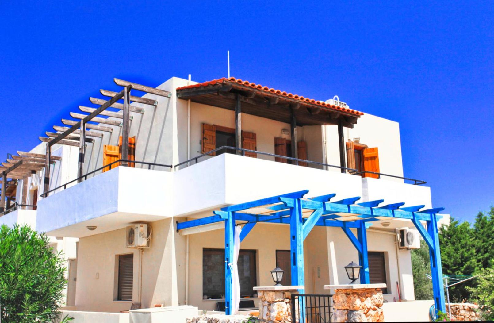 Cosy APT w/ pool and fast Wi-fi view 2