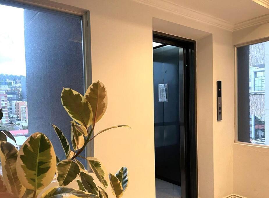 Suite en Av Republica del Salvador Quicentro norte
