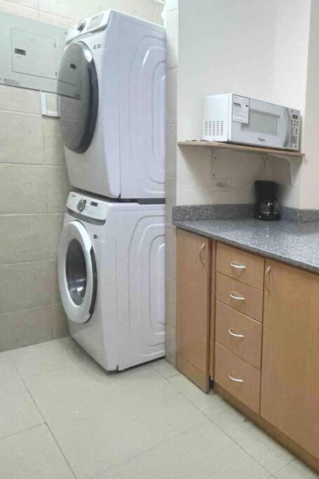 Suite en Av Republica del Salvador Quicentro norte
