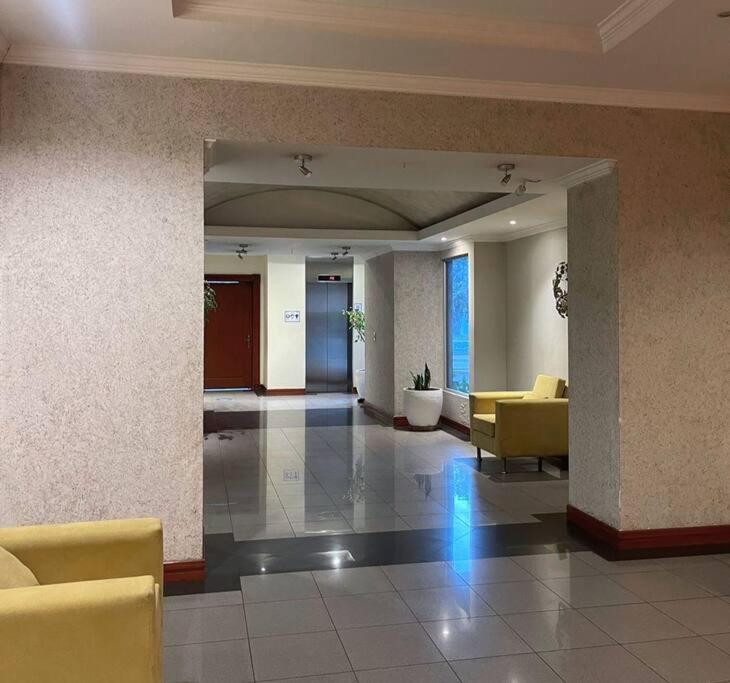 Suite en Av Republica del Salvador Quicentro norte