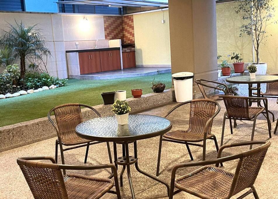 Suite en Av Republica del Salvador Quicentro norte