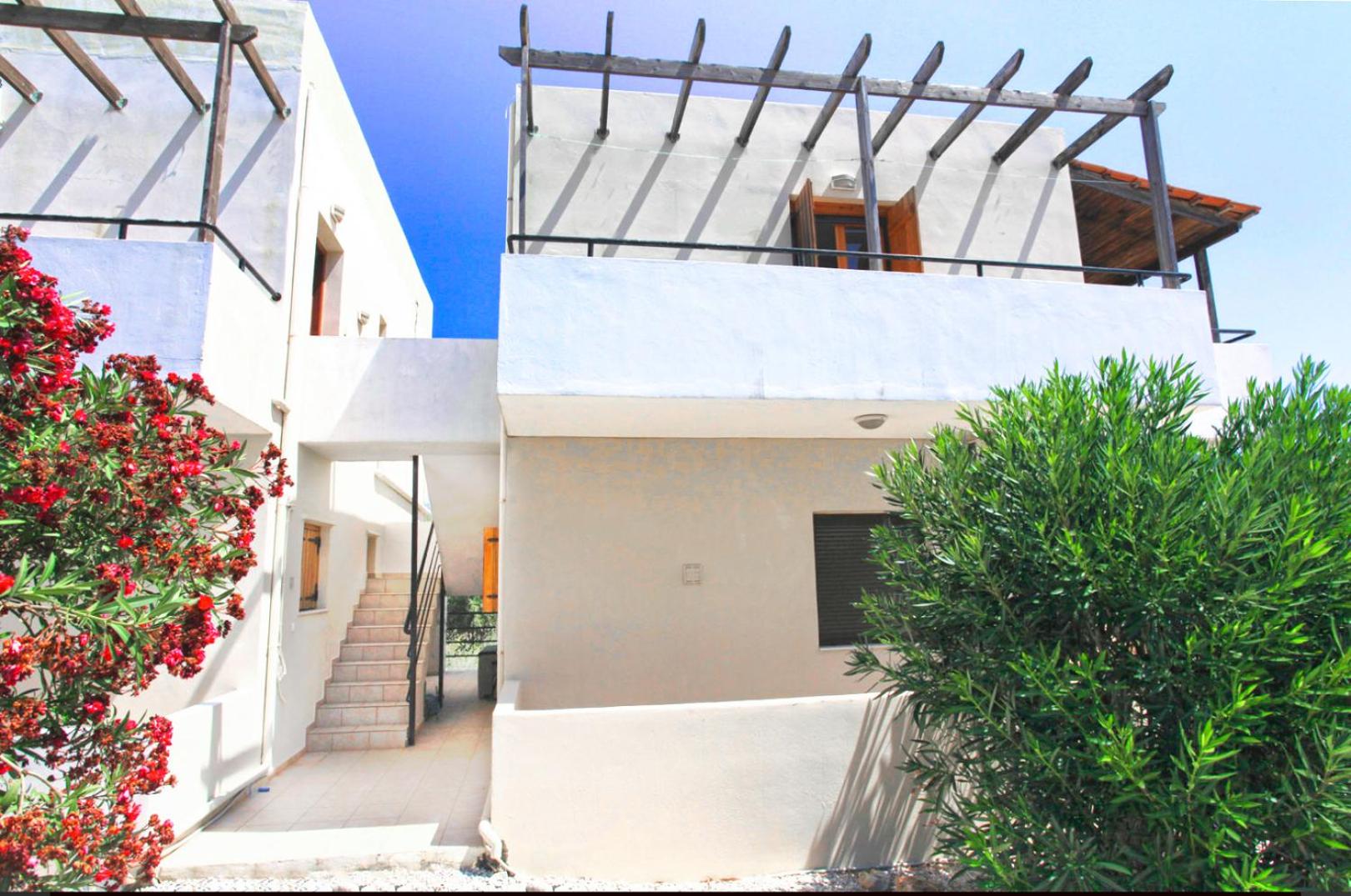 Cosy APT w/ pool and fast Wi-fi view 4