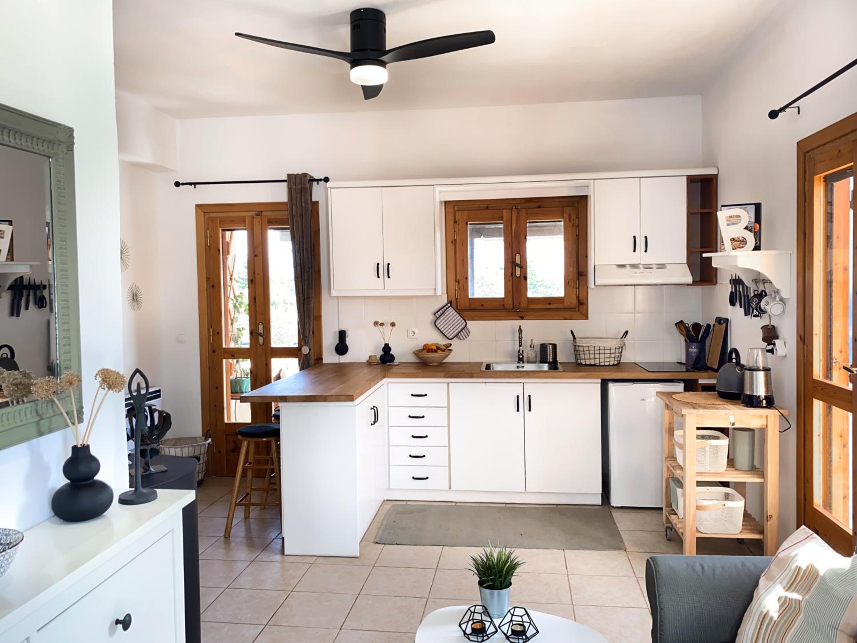 Cosy APT w/ pool and fast Wi-fi view 5