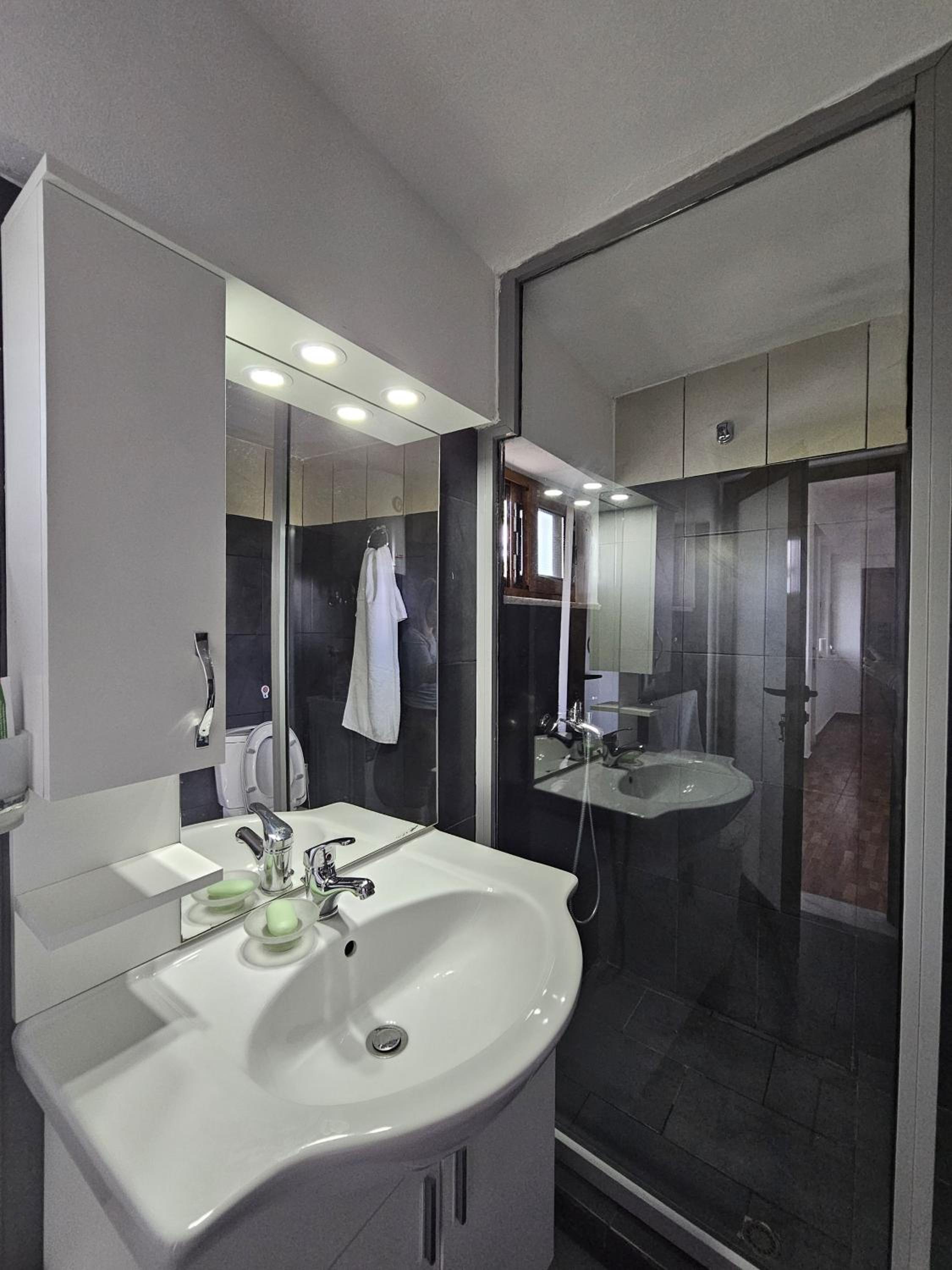 Lemon Garden Apartment-Hot Tub Jacuzzi