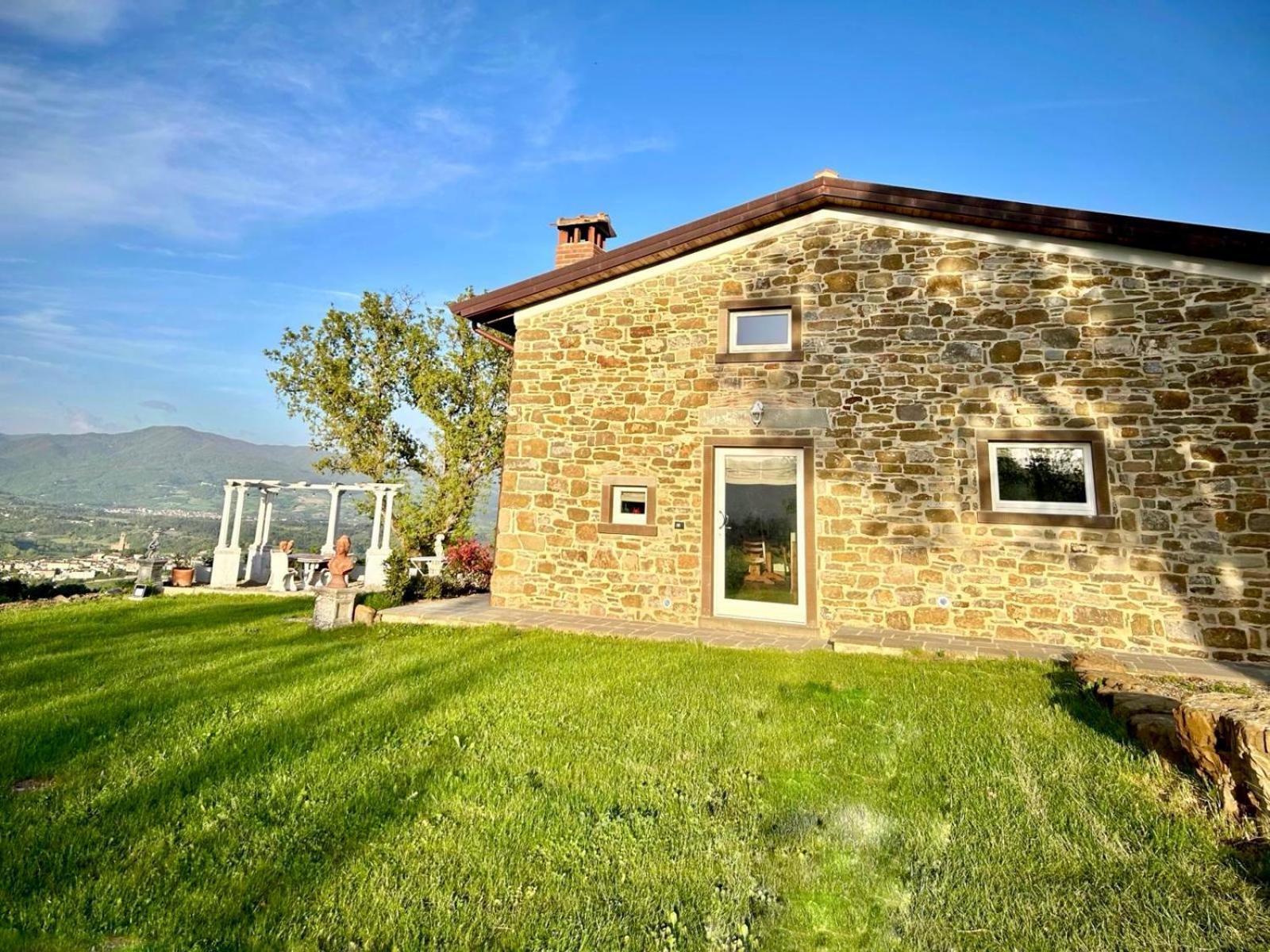 Villa Lux Poggelleri, vista unica sul Casentino view 5