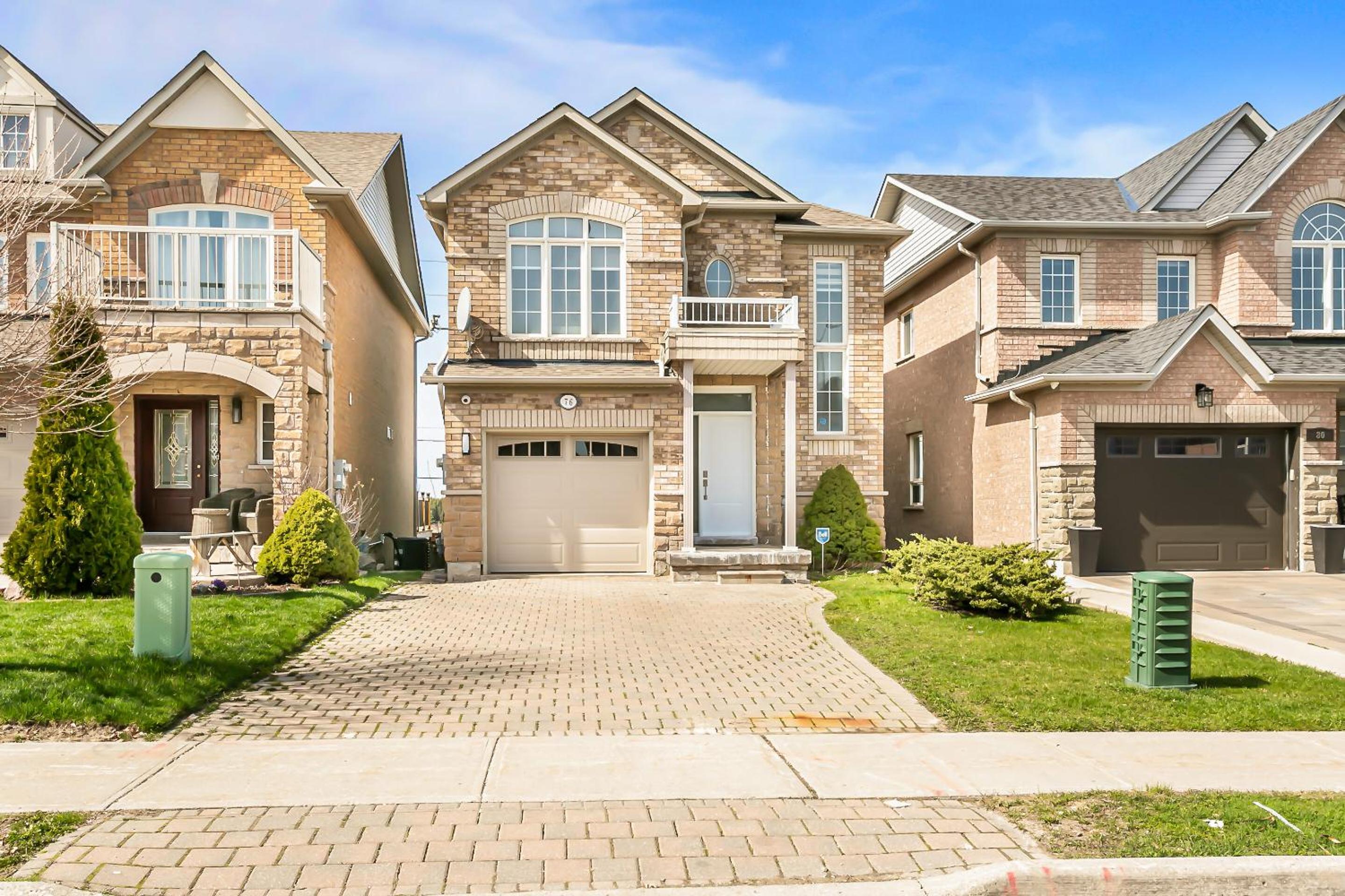 Pristine Pet & Smoke Free 4-Bedroom home near Canada's Wonderland