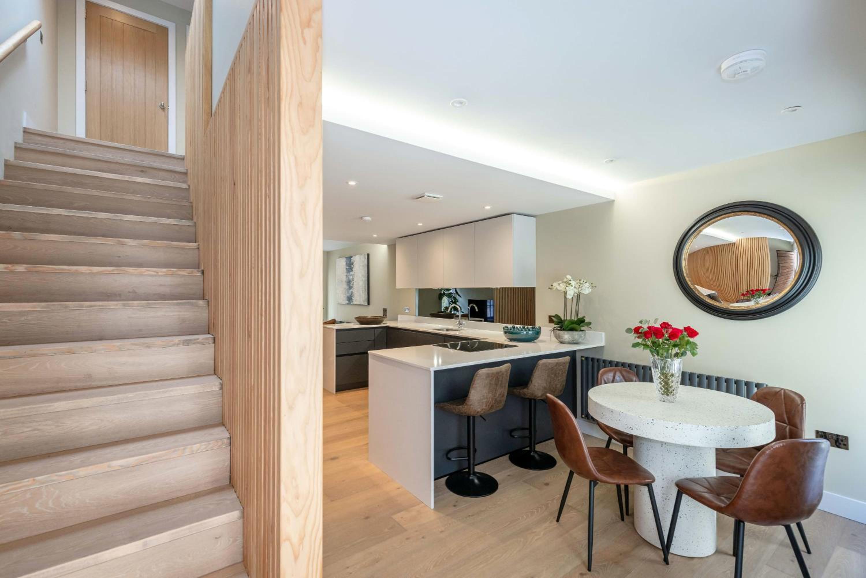 Dragon Suites - City Centre 2 Bed Luxury Mews House photo 4