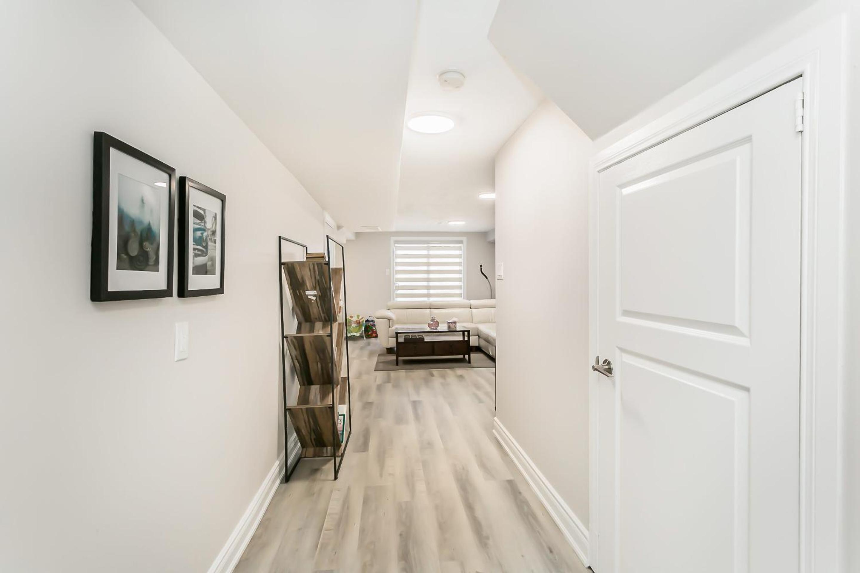 Pristine Pet & Smoke Free 4-Bedroom home near Canada's Wonderland