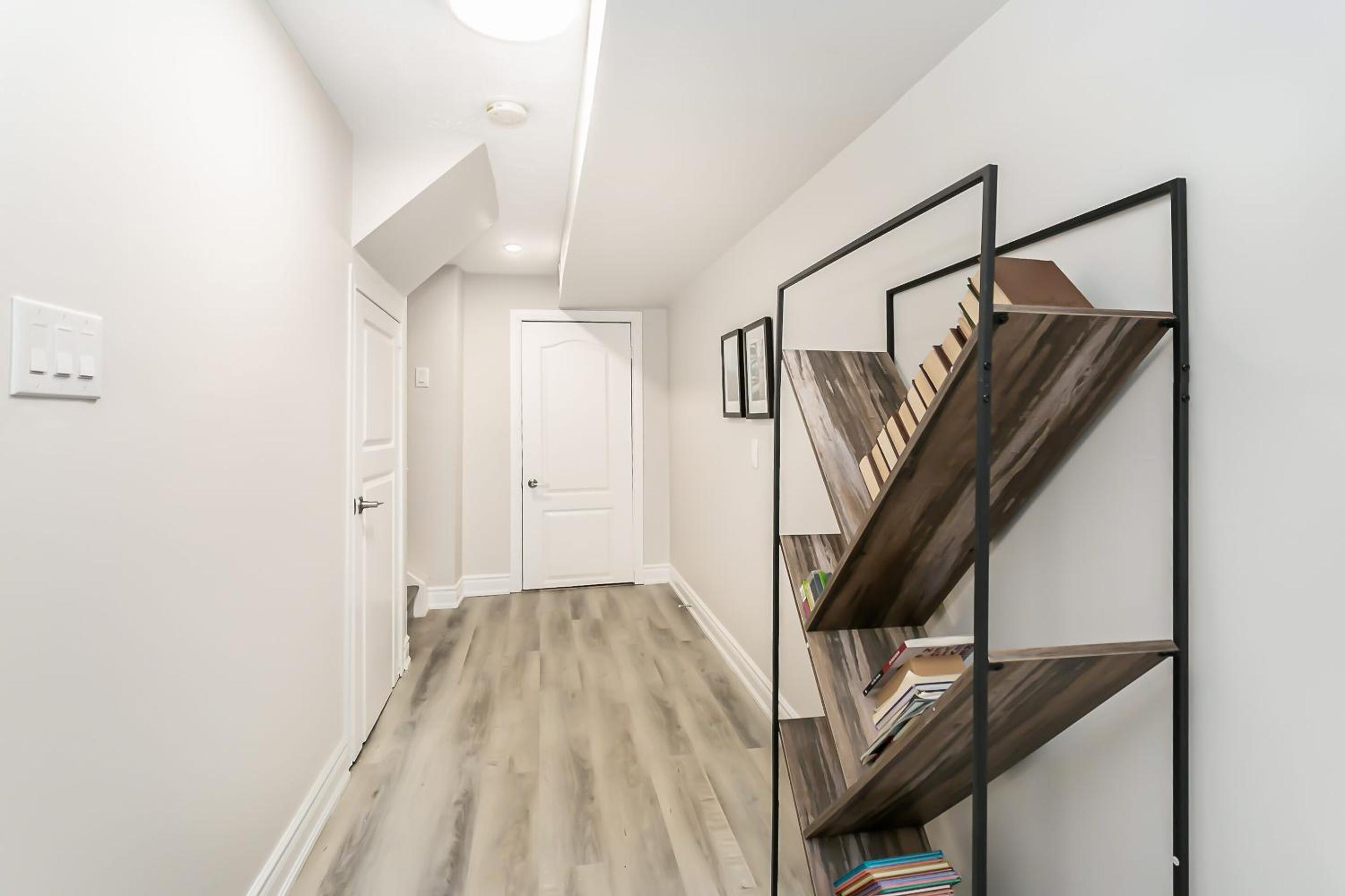 Pristine Pet & Smoke Free 4-Bedroom home near Canada's Wonderland