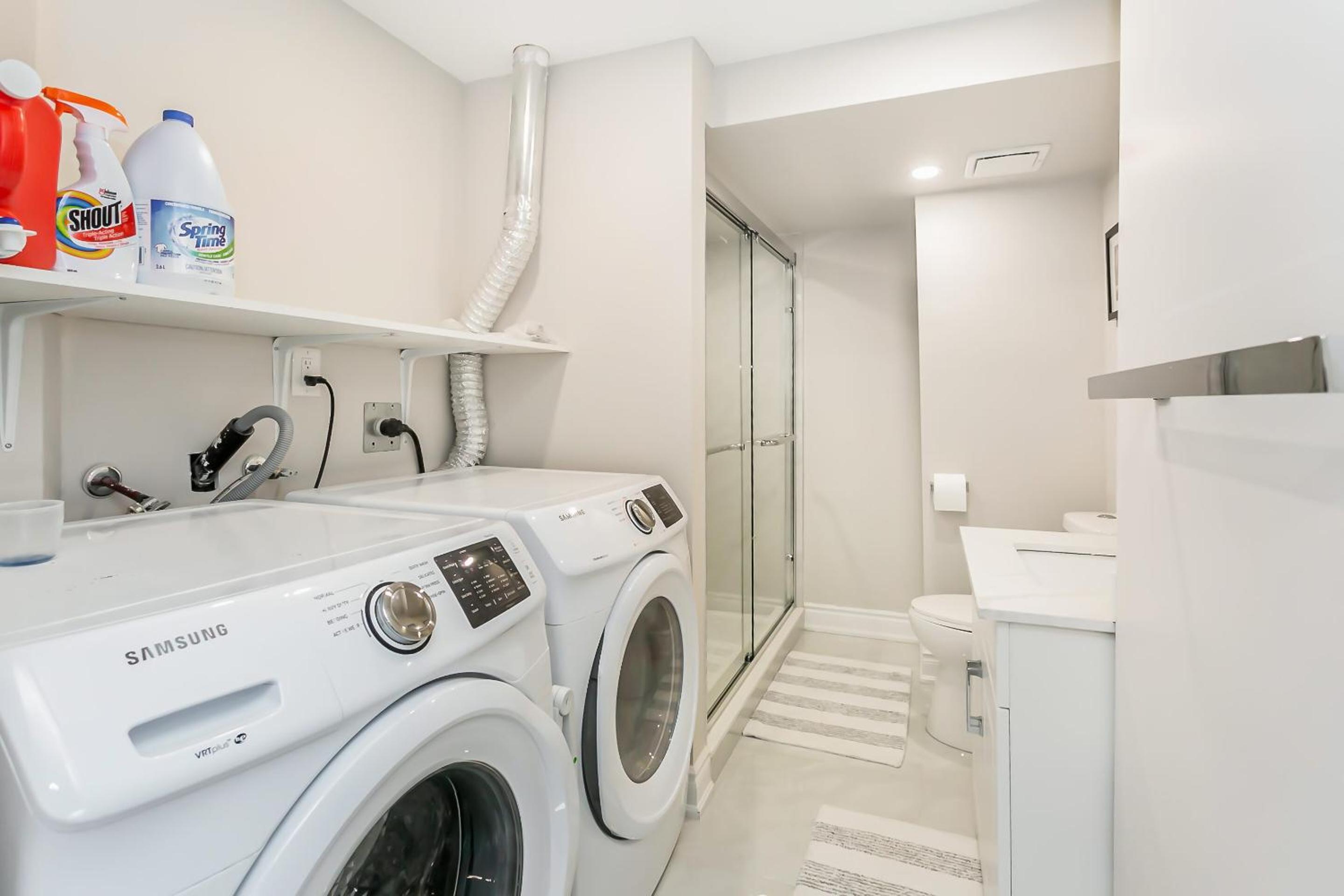 Pristine Pet & Smoke Free 4-Bedroom home near Canada's Wonderland
